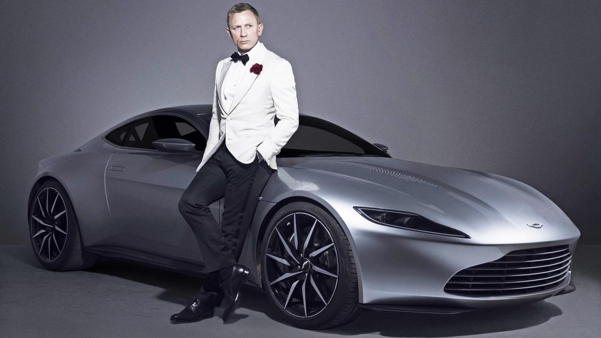 Daniel Craig 007 James Bond Aston Martin Car Photoshoot Wallpapers