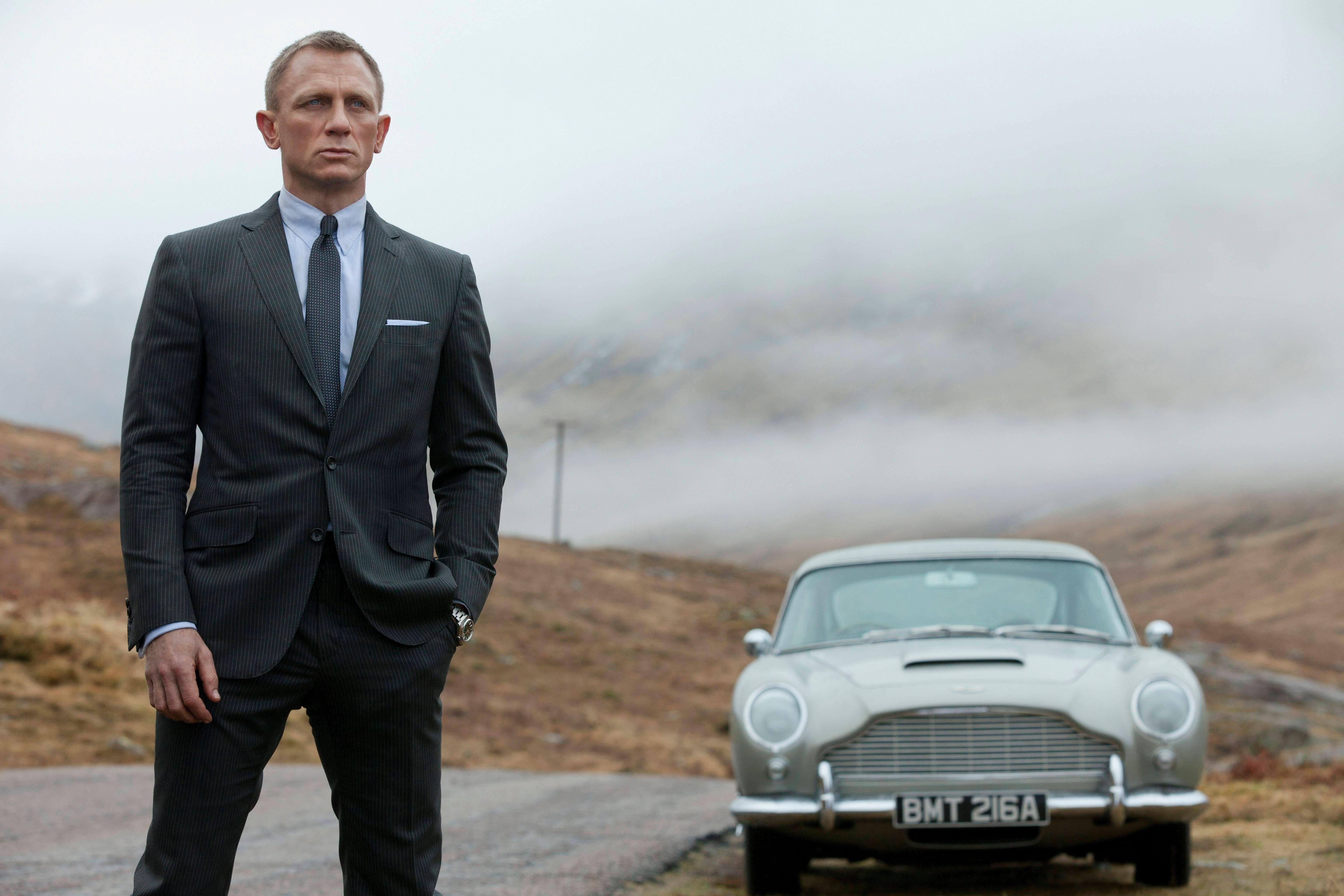 Daniel Craig 007 James Bond Aston Martin Car Wallpapers