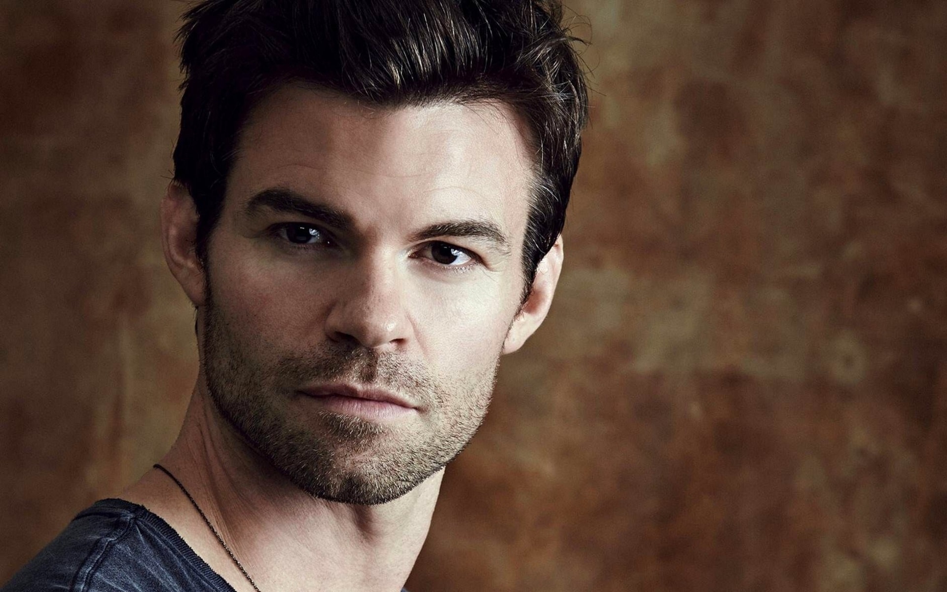 Daniel Gillies Coming Home In The Dark Wallpapers