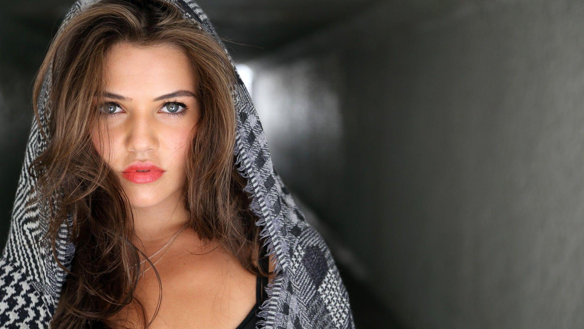 Danielle Campbell 2018 Wallpapers