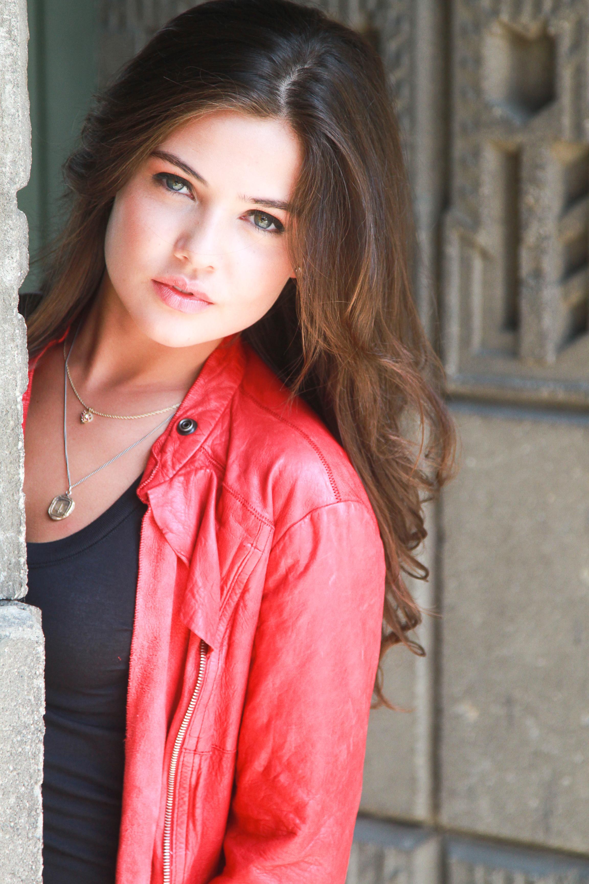 Danielle Campbell Wallpapers