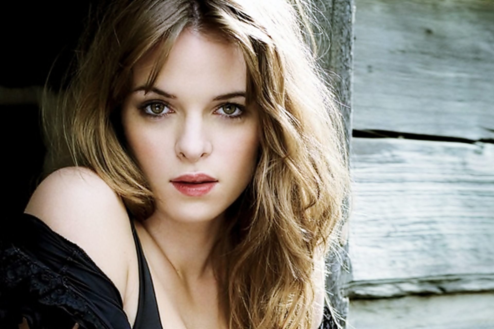 Danielle Panabaker Cute Photoshoot Wallpapers