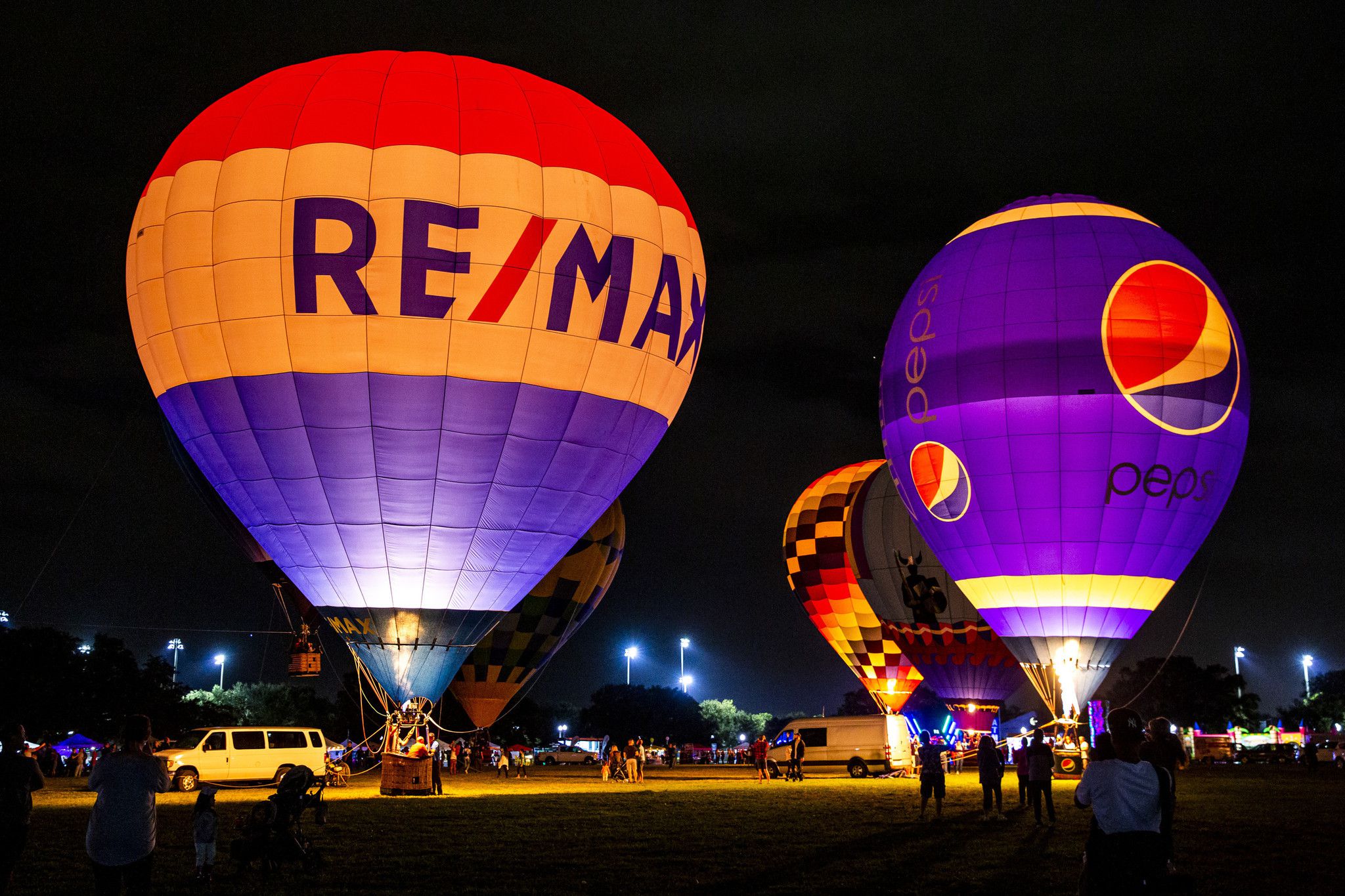 Dark Night In Air Balloon Wallpapers