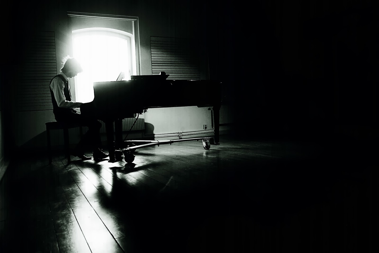 Dark Piano Wallpapers