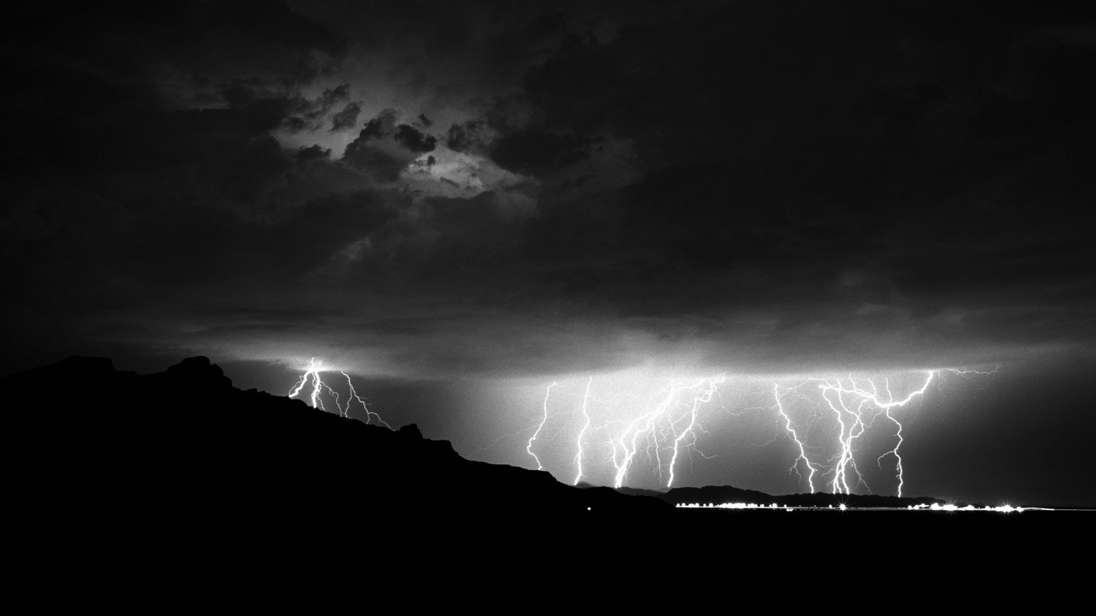 Dark Thunderstorm Wallpapers