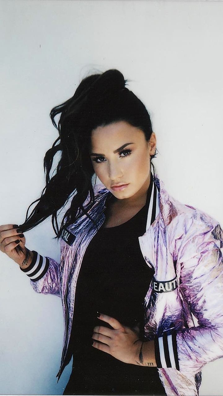 Demi Lovato 2017 Wallpapers