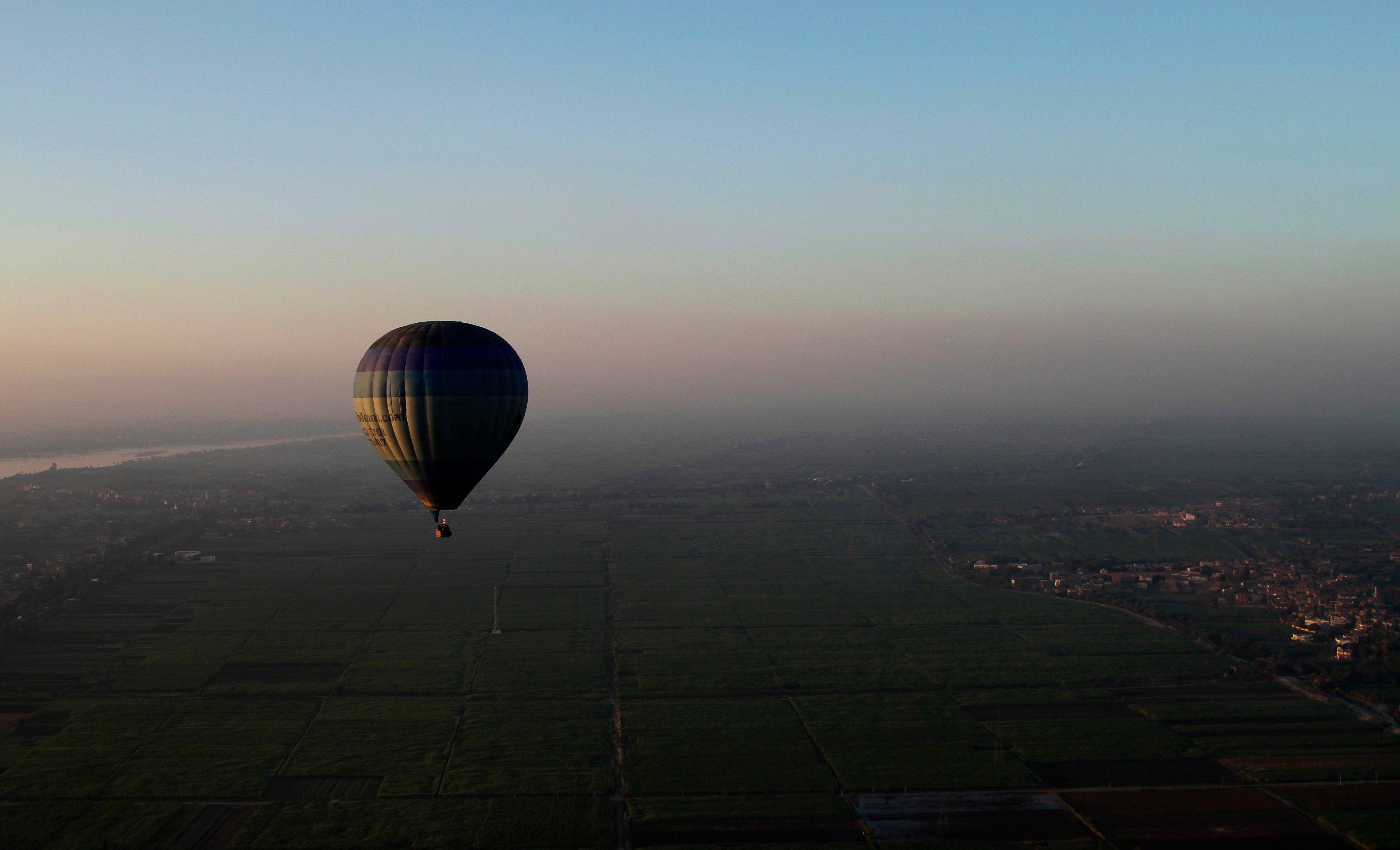 Desert Art And  Hot Air Balloon Wallpapers