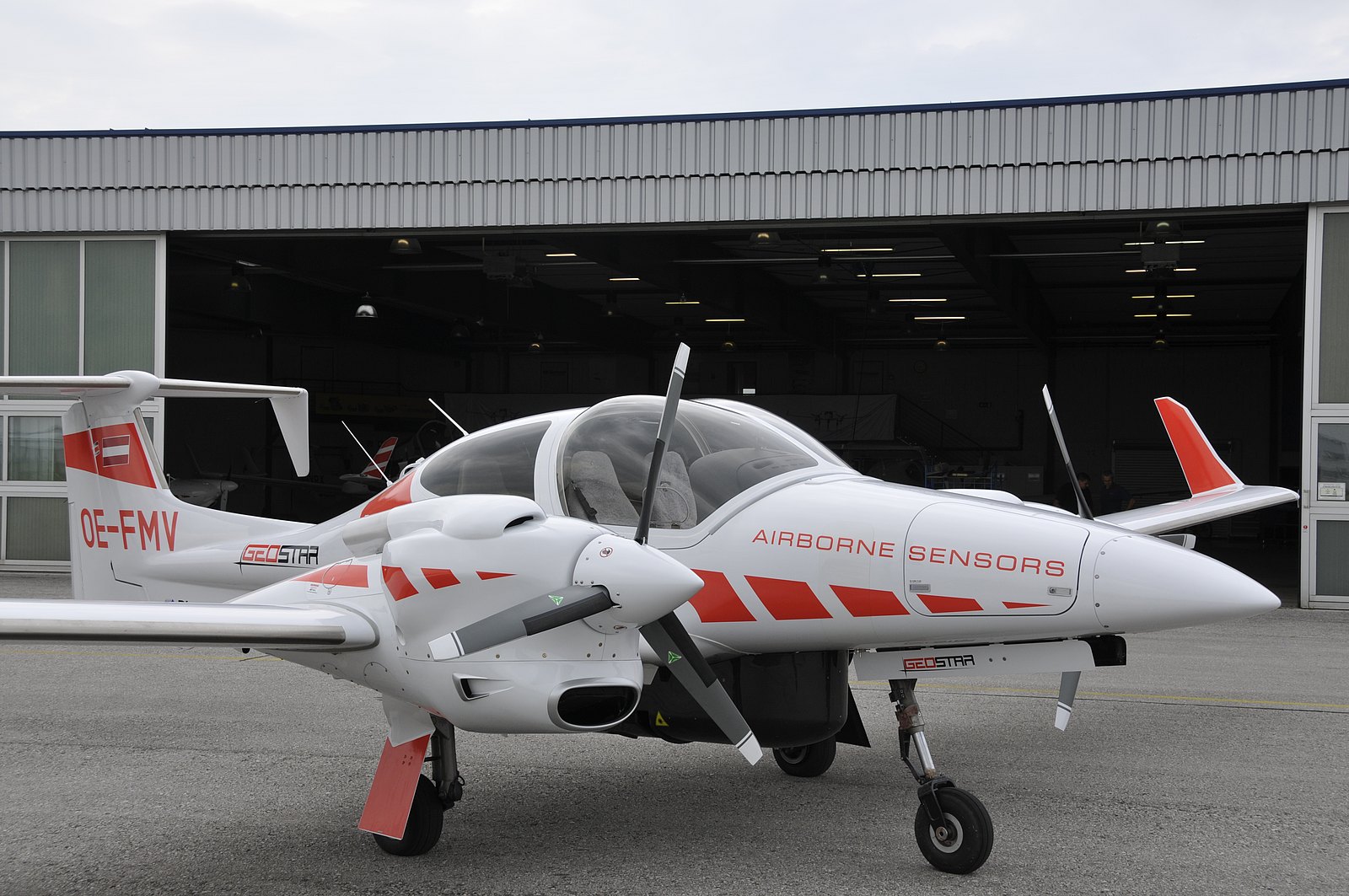 Da 42. Diamond da 42 узга. Самолёт da-42 красный. Diamond Airborne Sensing.