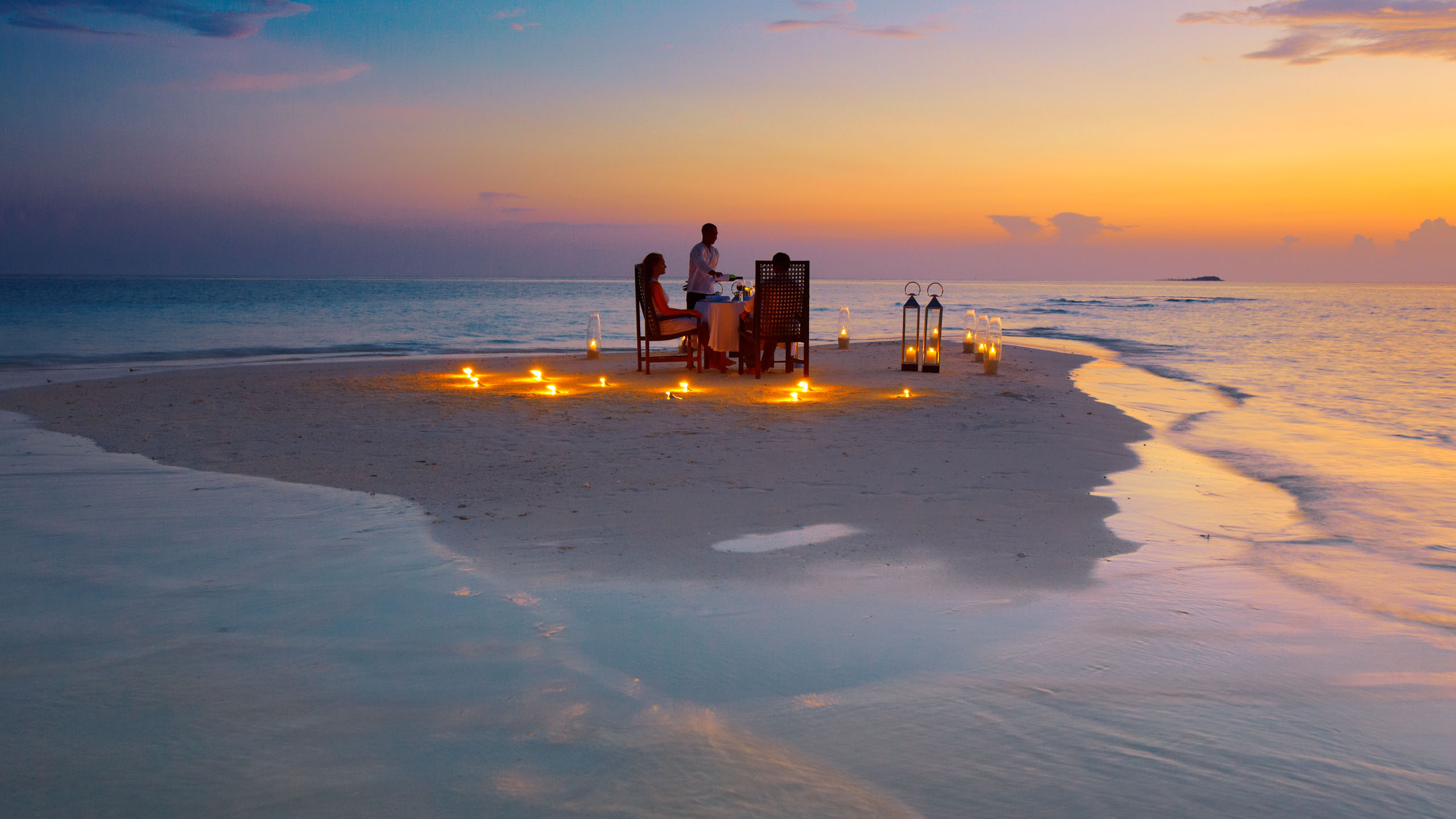 Dining On The Beach At Night In The Maldives Ocean Wallpapers