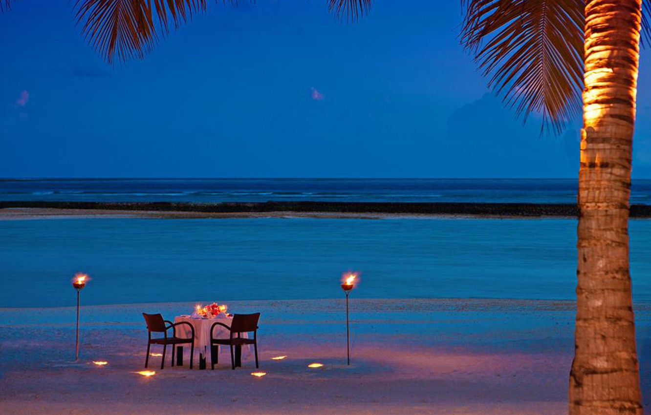 Dining On The Beach At Night In The Maldives Ocean Wallpapers