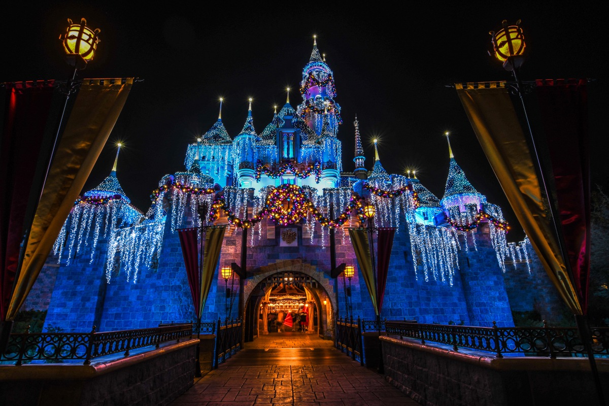 Disney Castle Christmas Wallpapers