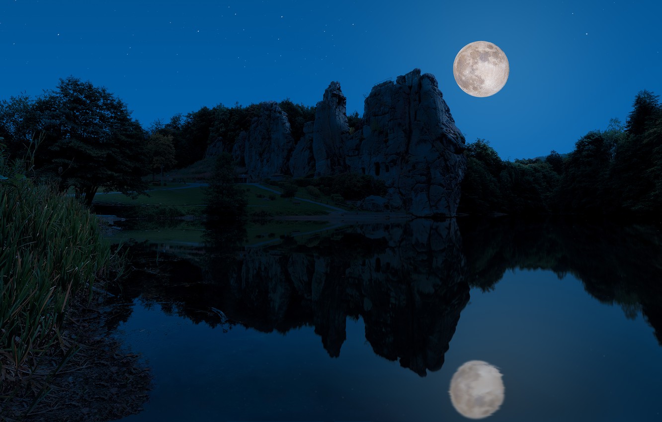 Distorted Moon Reflection Wallpapers