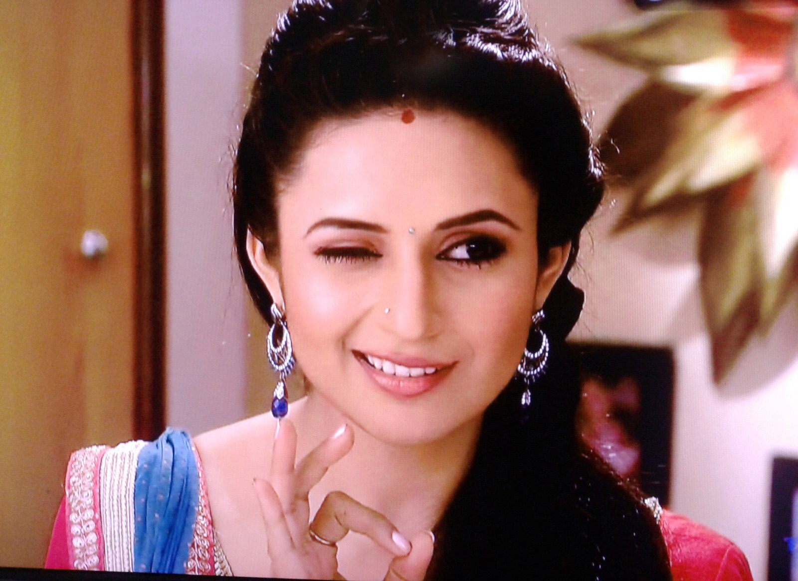 Divyanka Tripathi Beautiful Photos Wallpapers