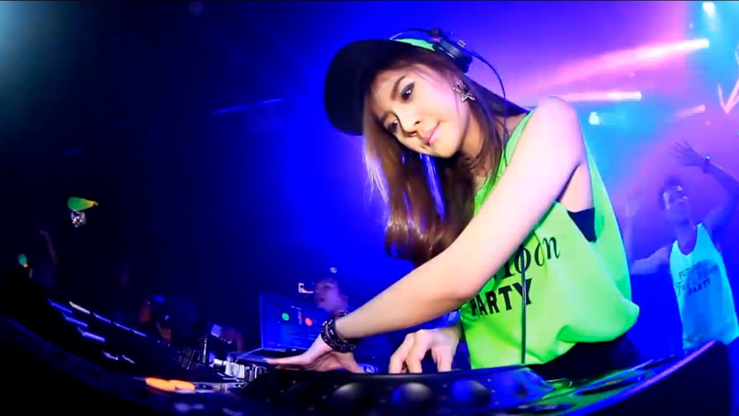 Dj Girl Wallpapers