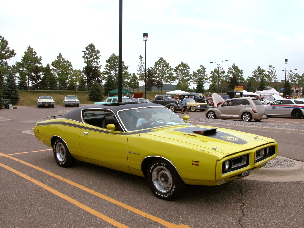 Dodge Charger Super Bee Wallpapers