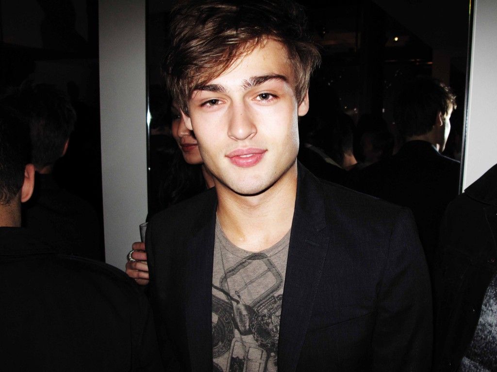 Douglas Booth Shirtless Wallpapers