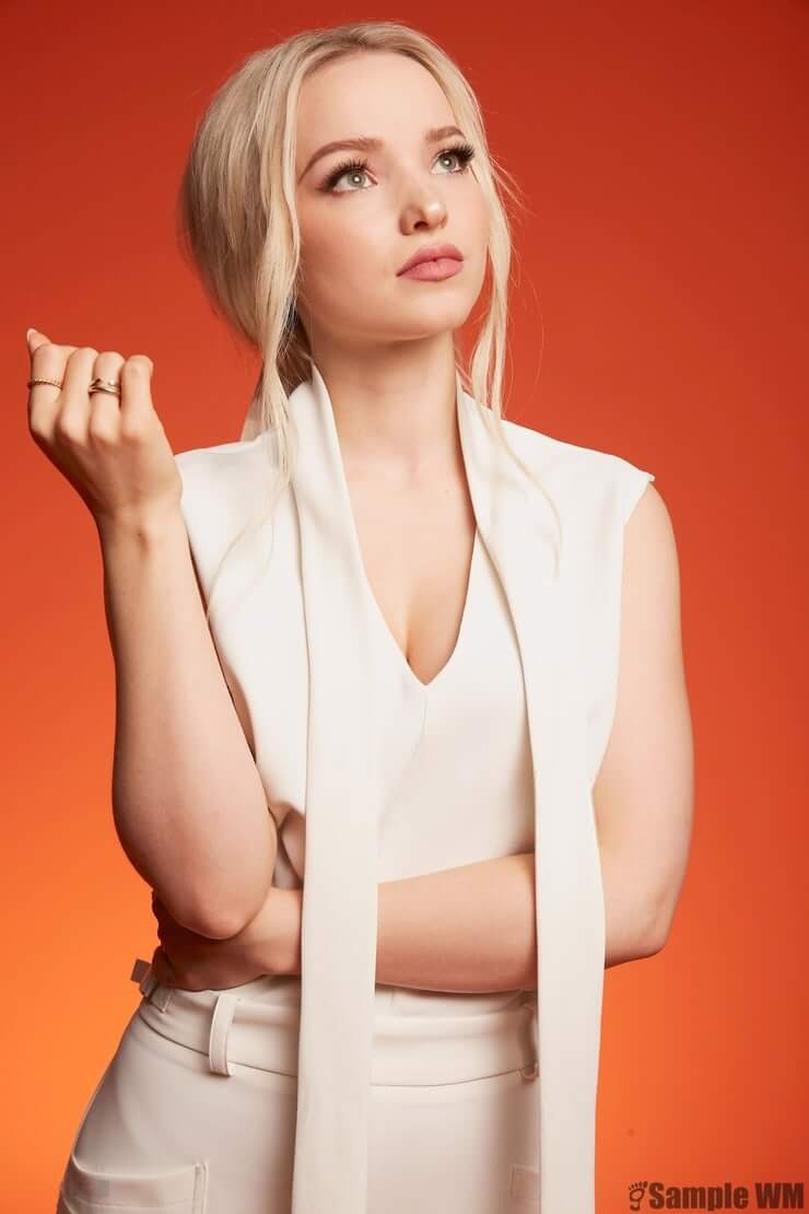 Dove Cameron Comic Con 2018 Portrait Wallpapers