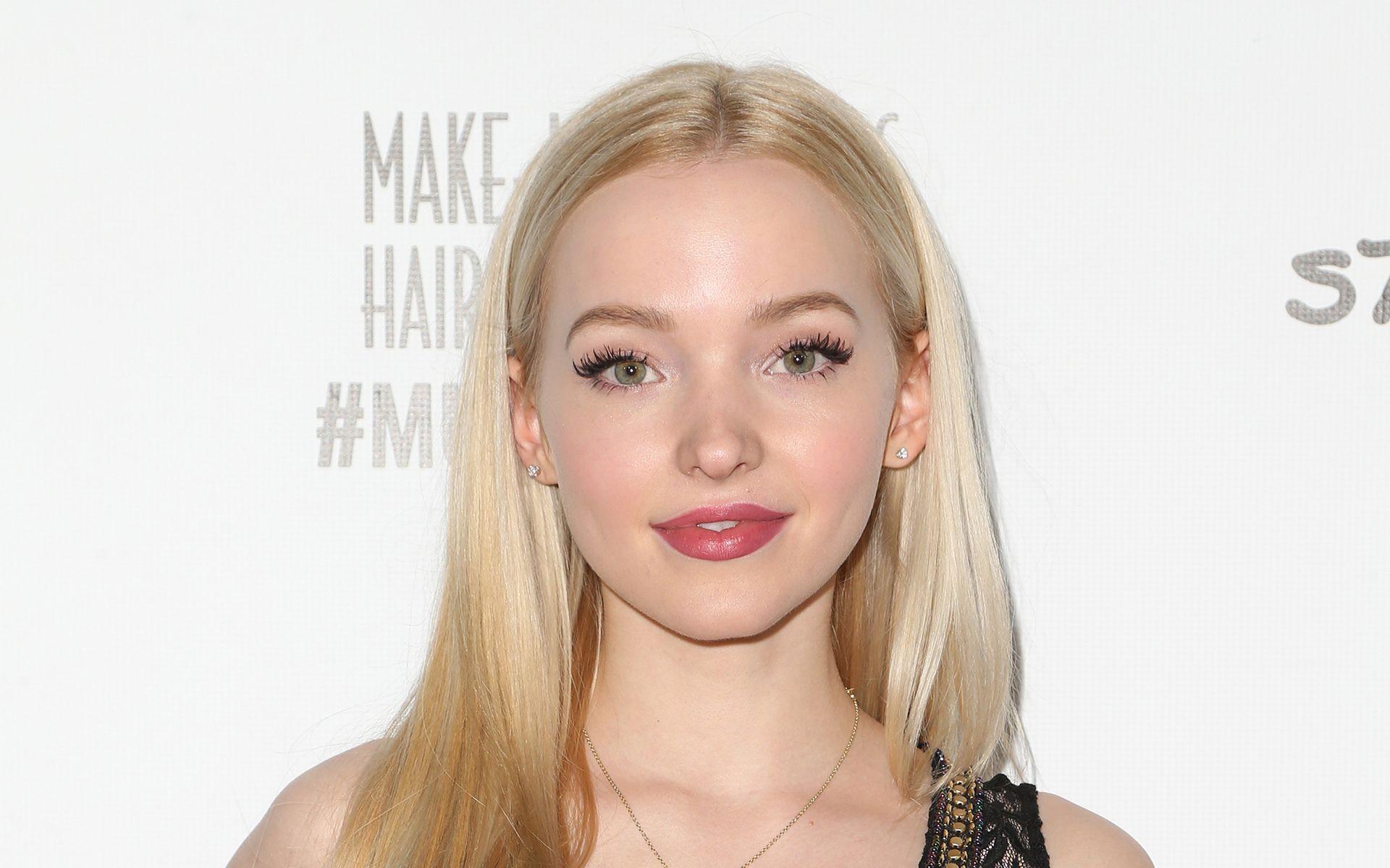 Dove Cameron Cute Face Wallpapers