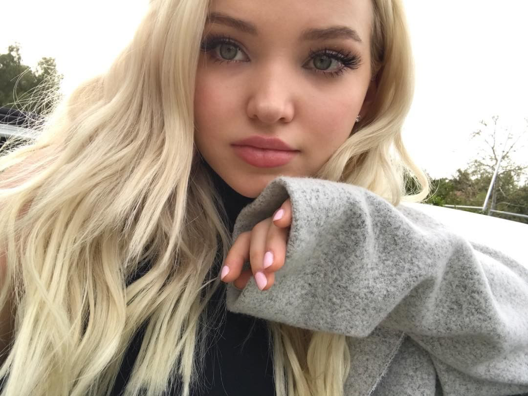 Dove Cameron Cute Face Wallpapers