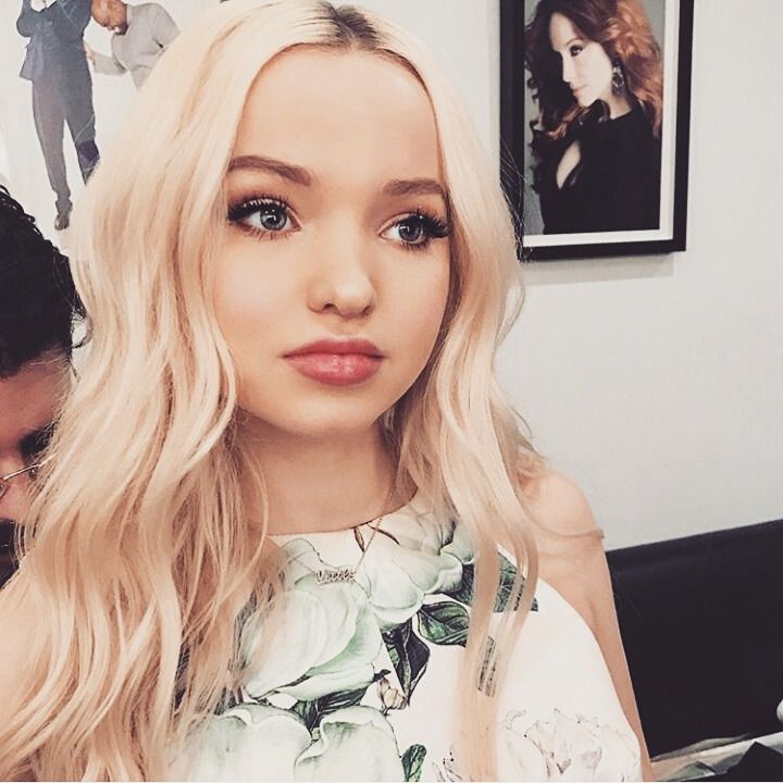 Dove Cameron Face Wallpapers