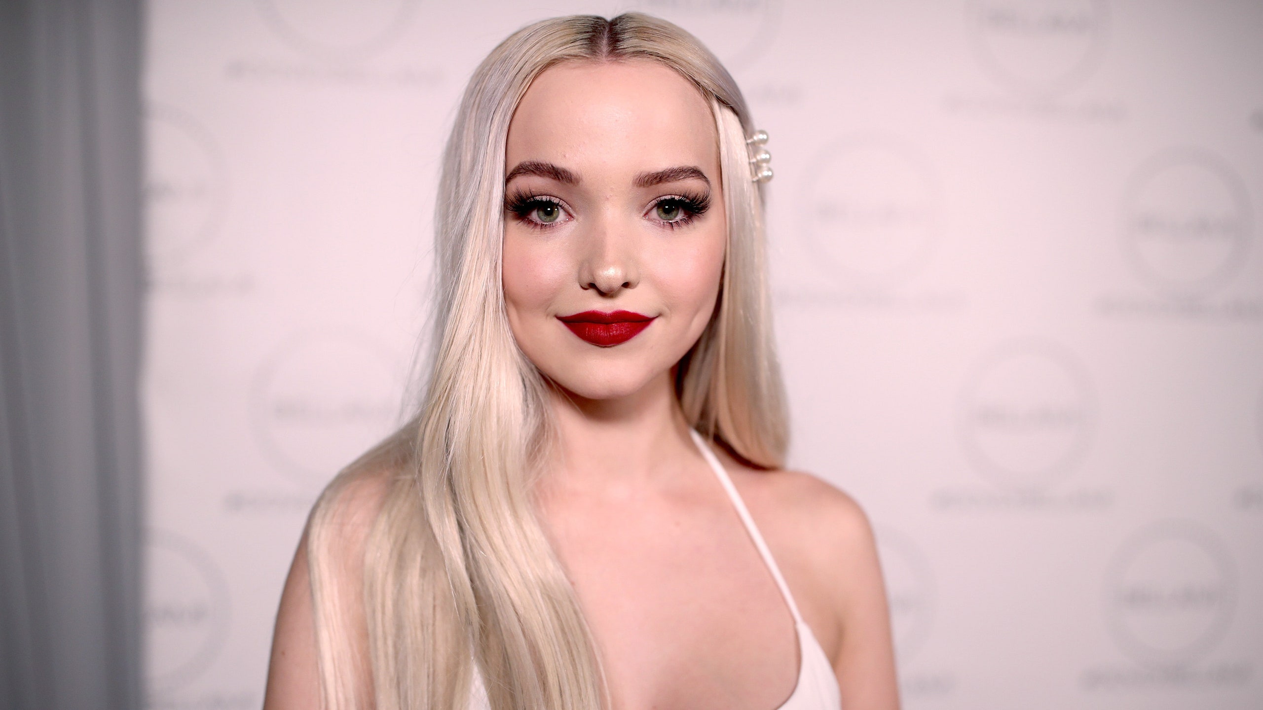 Dove Cameron Face Wallpapers