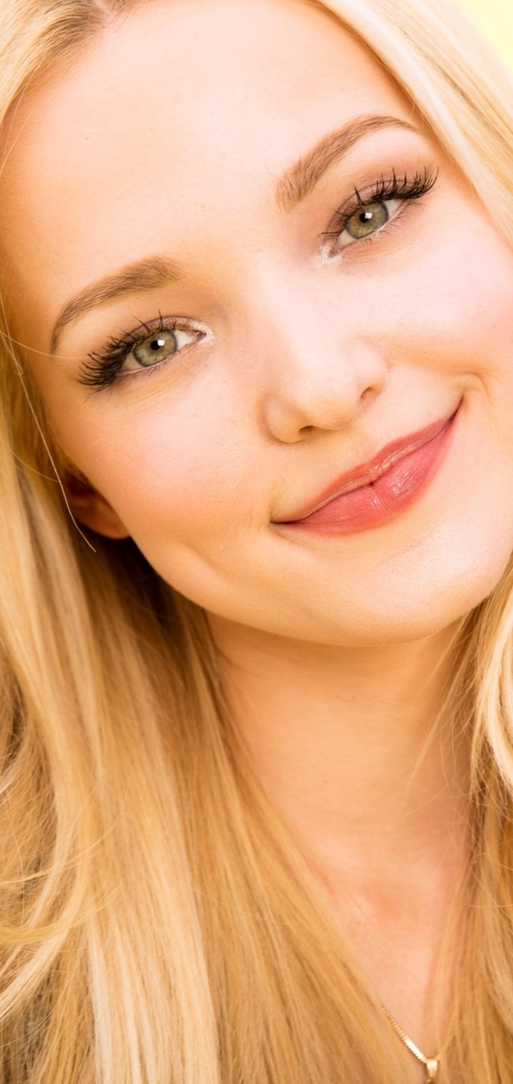 Dove Cameron Face Wallpapers