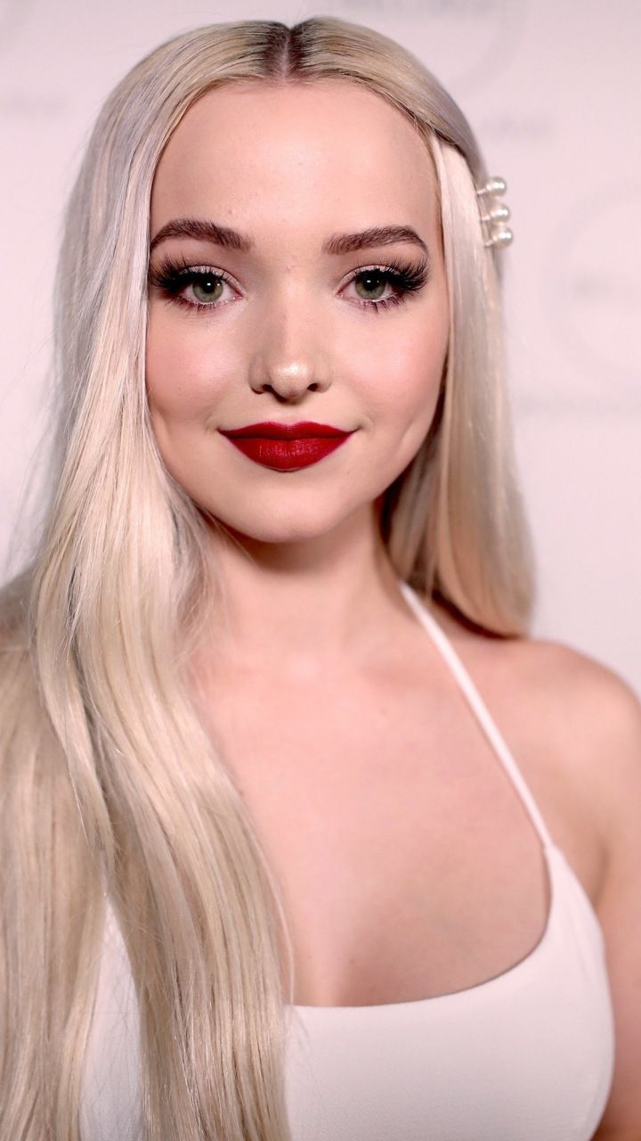 Dove Cameron Smile Wallpapers