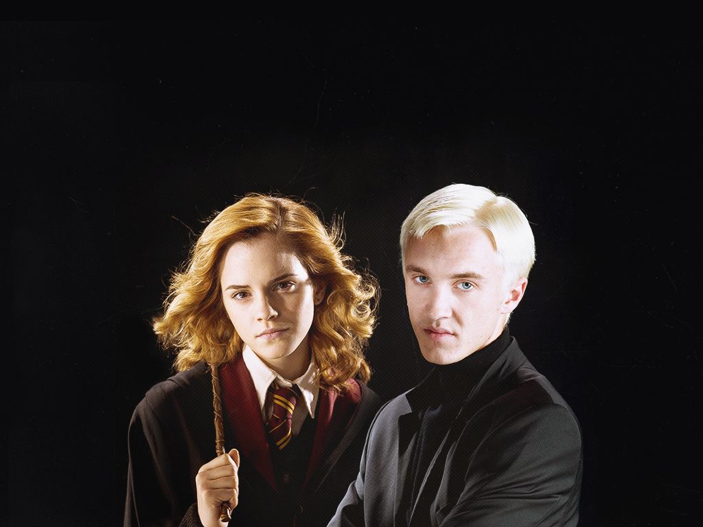 Draco Kissing Hermione By The Wall Wallpapers