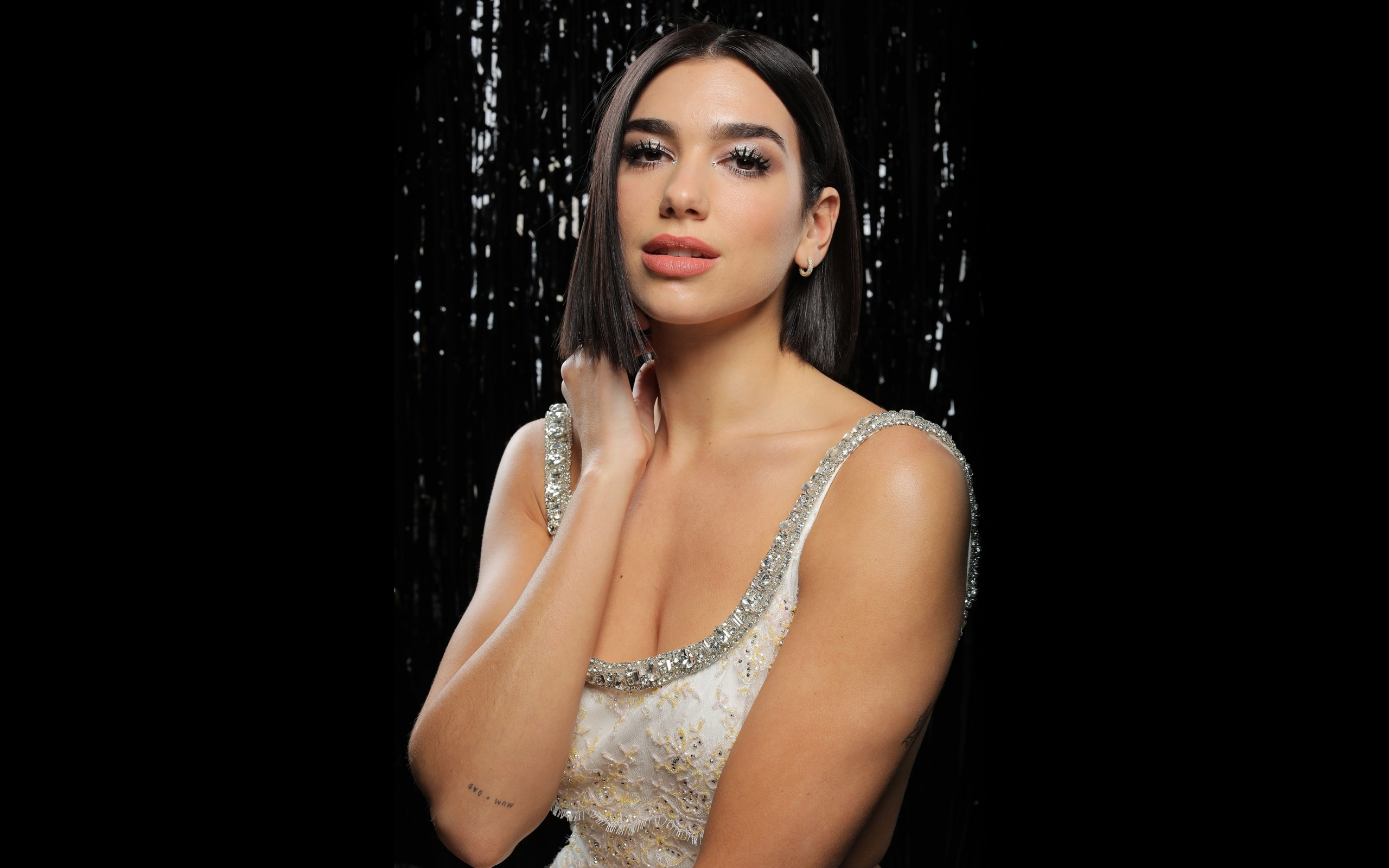 Dua Lipa Portrait Wallpapers