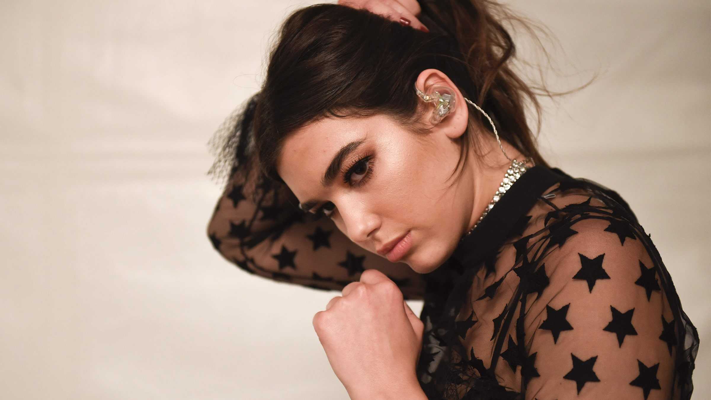 Dua Lipa Portrait Wallpapers