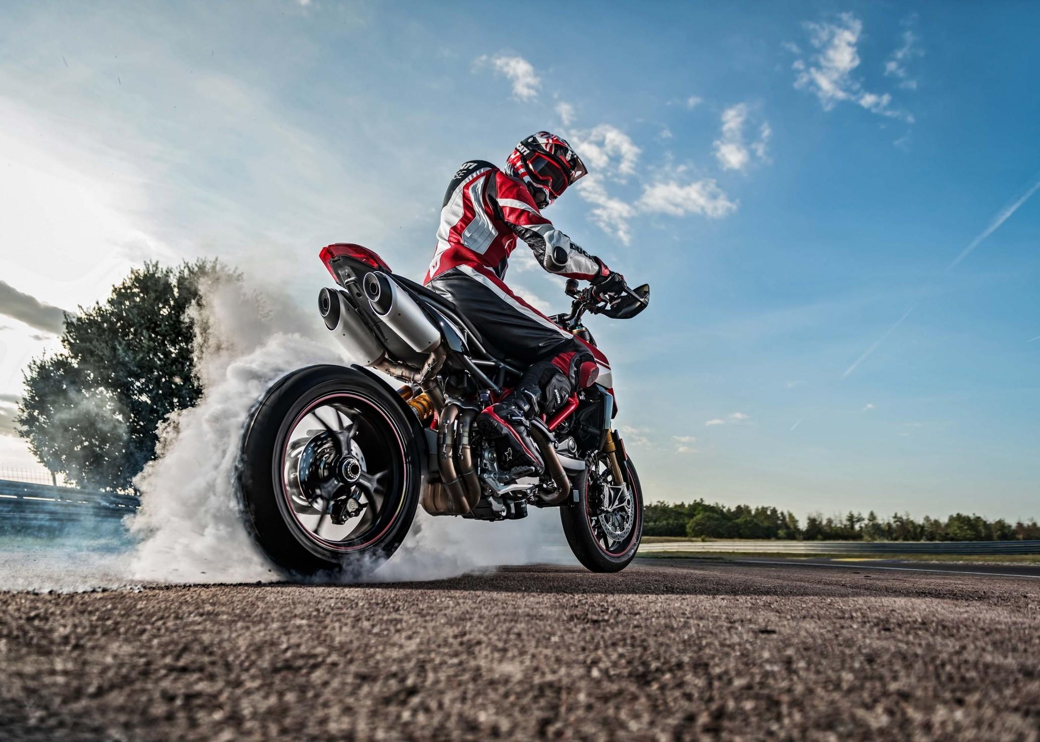 Ducati Hyperstrada Wallpapers