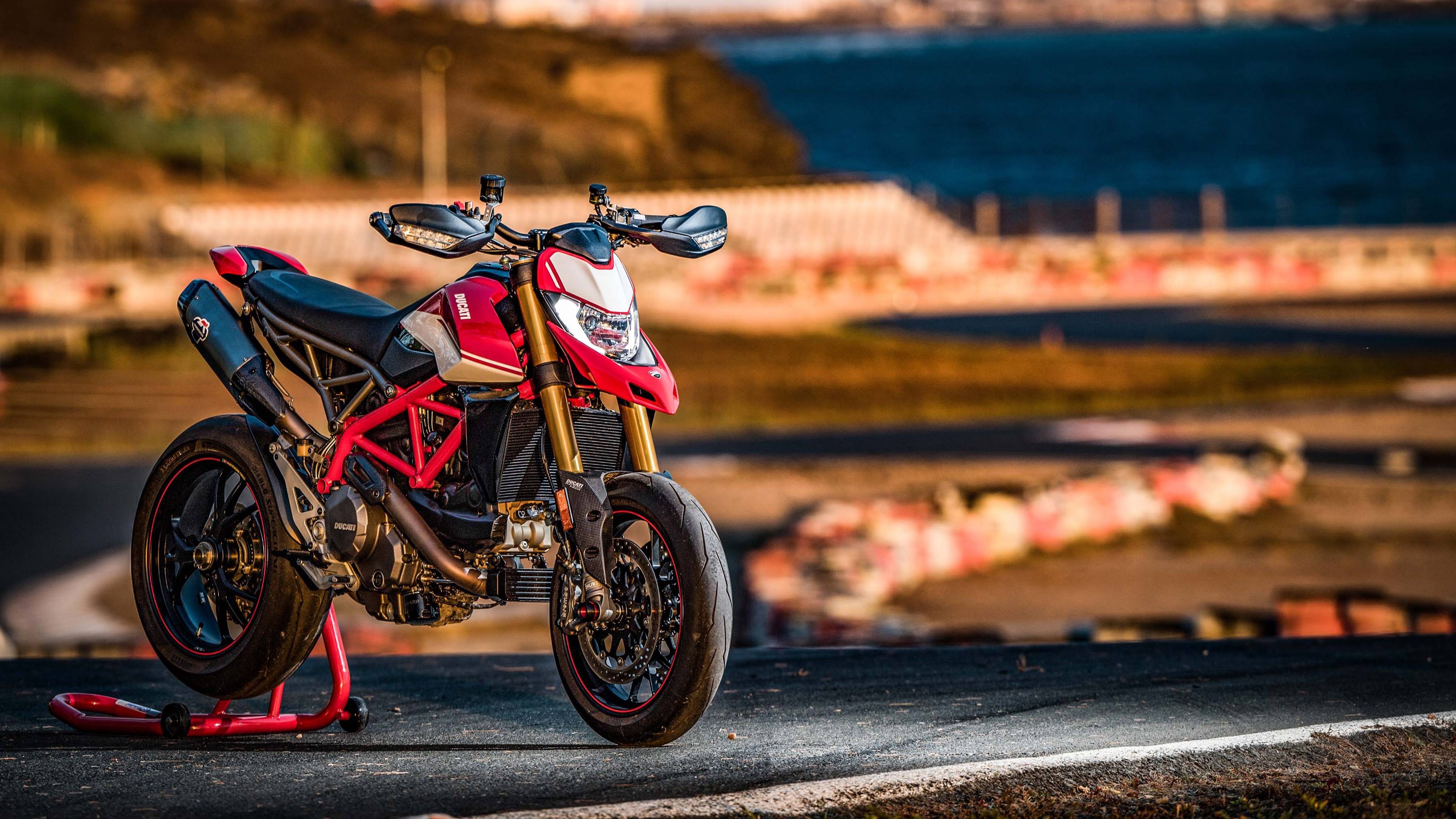 Ducati Hyperstrada Wallpapers