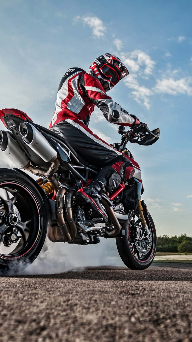 Ducati Hyperstrada Wallpapers