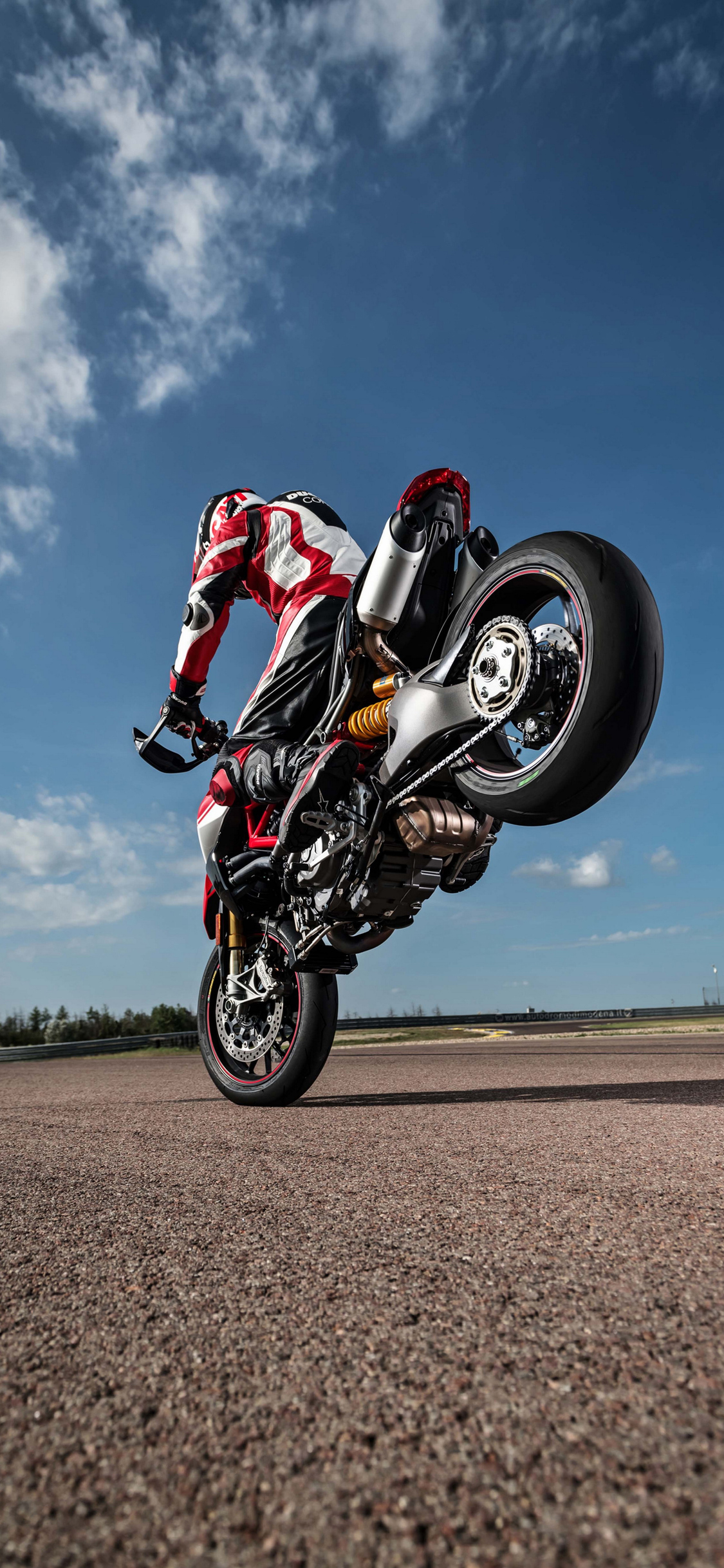 Ducati Hyperstrada Wallpapers