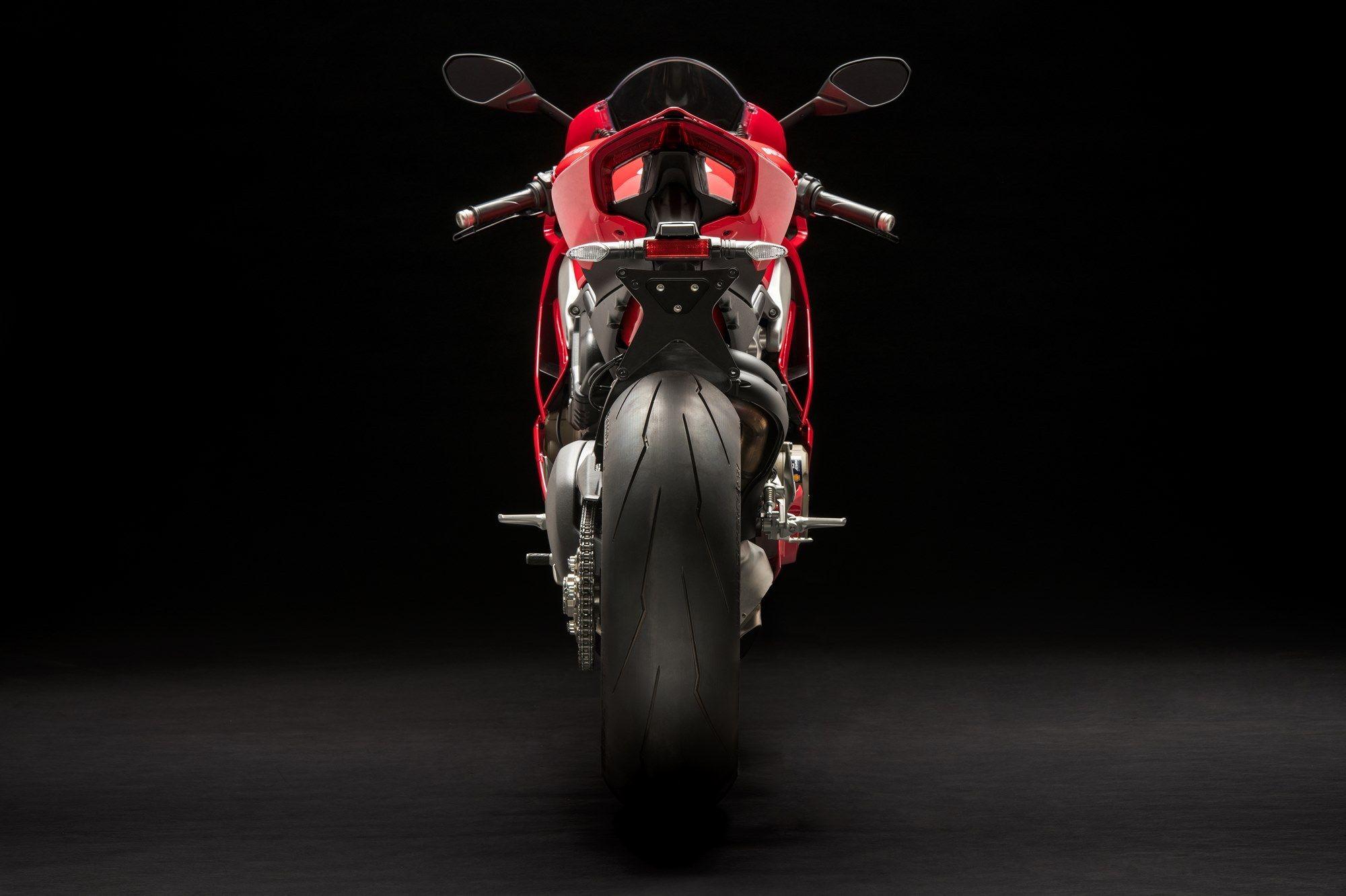 Ducati Panigale V4 Black Wallpapers