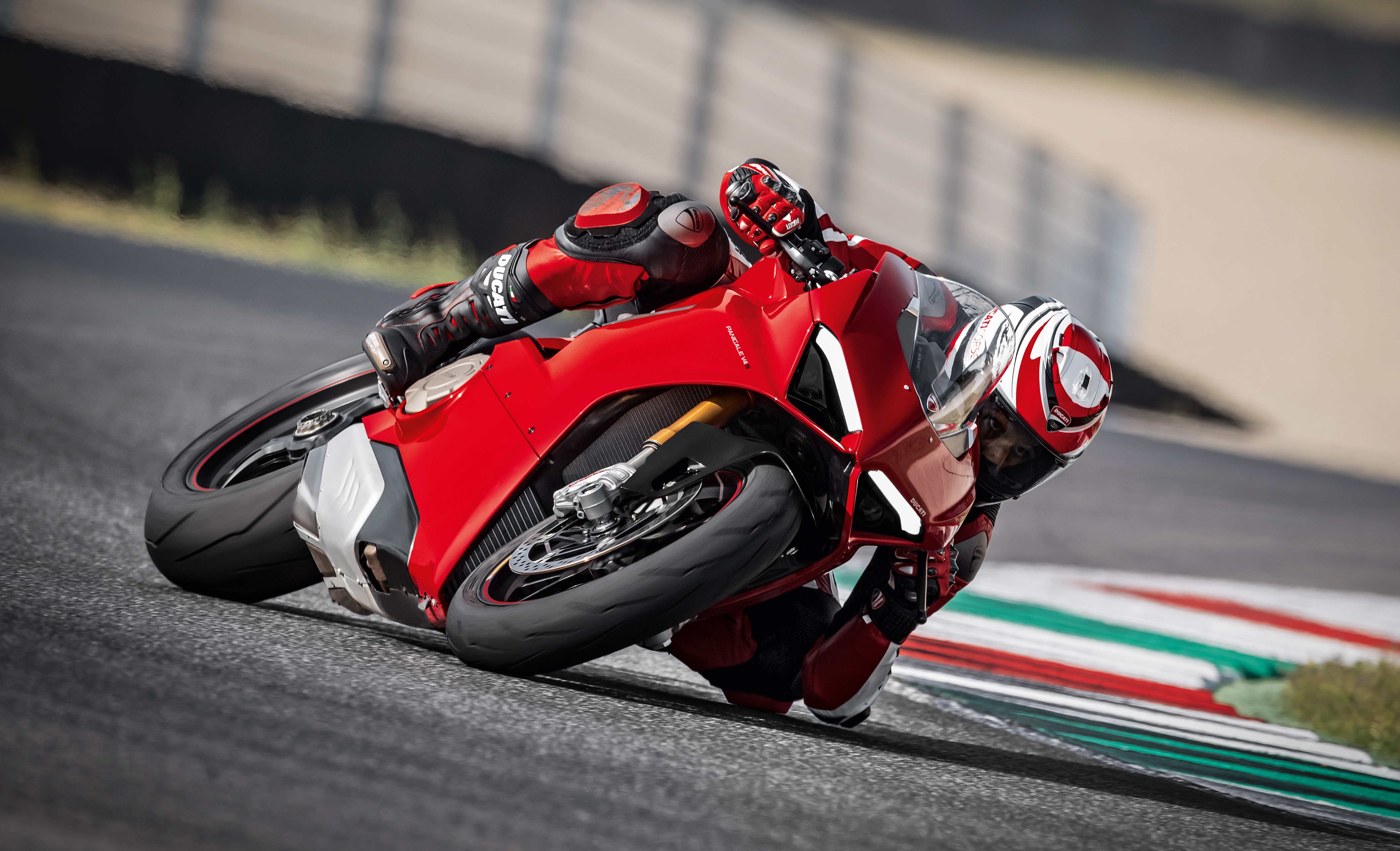 Ducati Panigale V4 Black Wallpapers