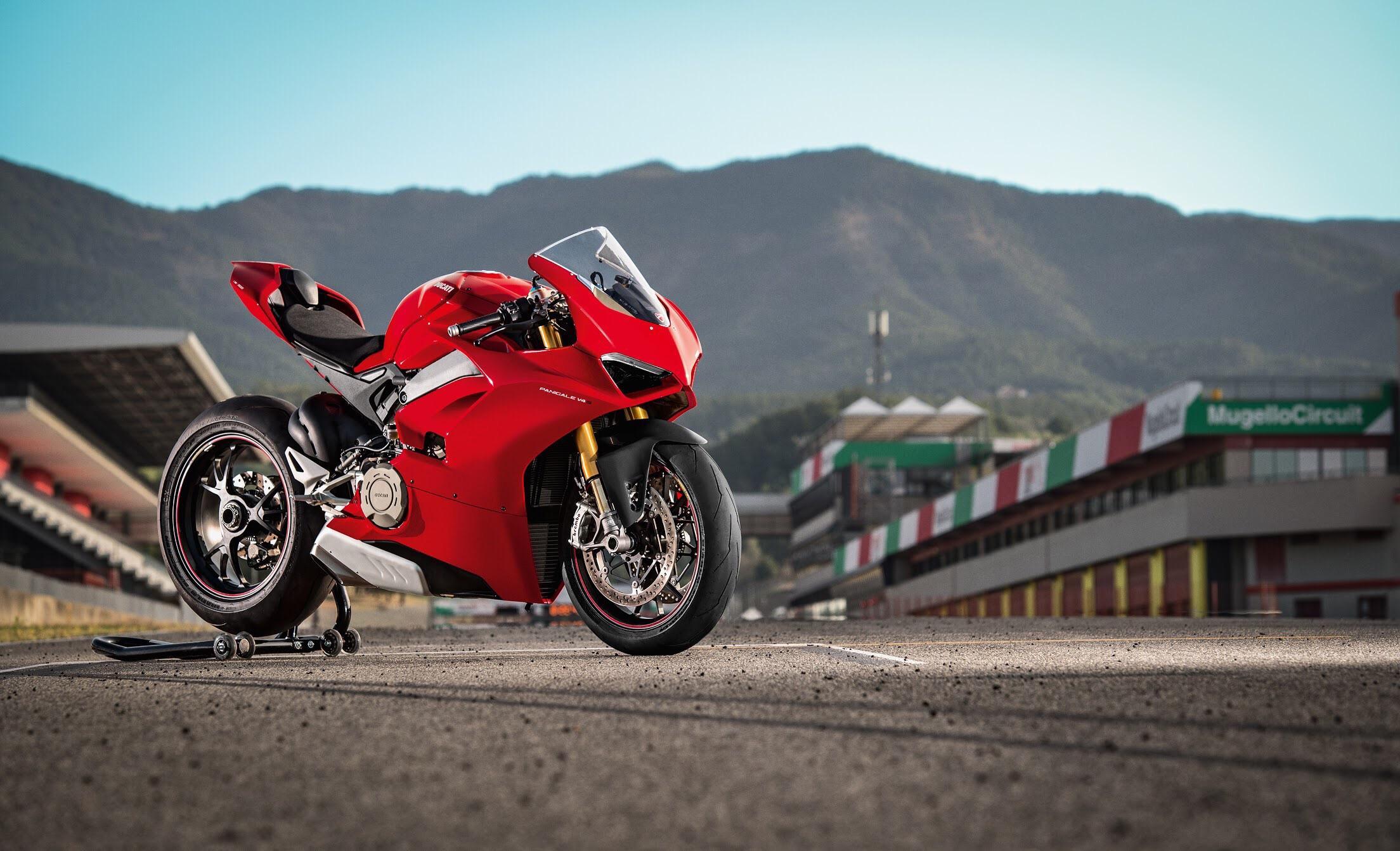 Ducati Panigale V4 Black Wallpapers