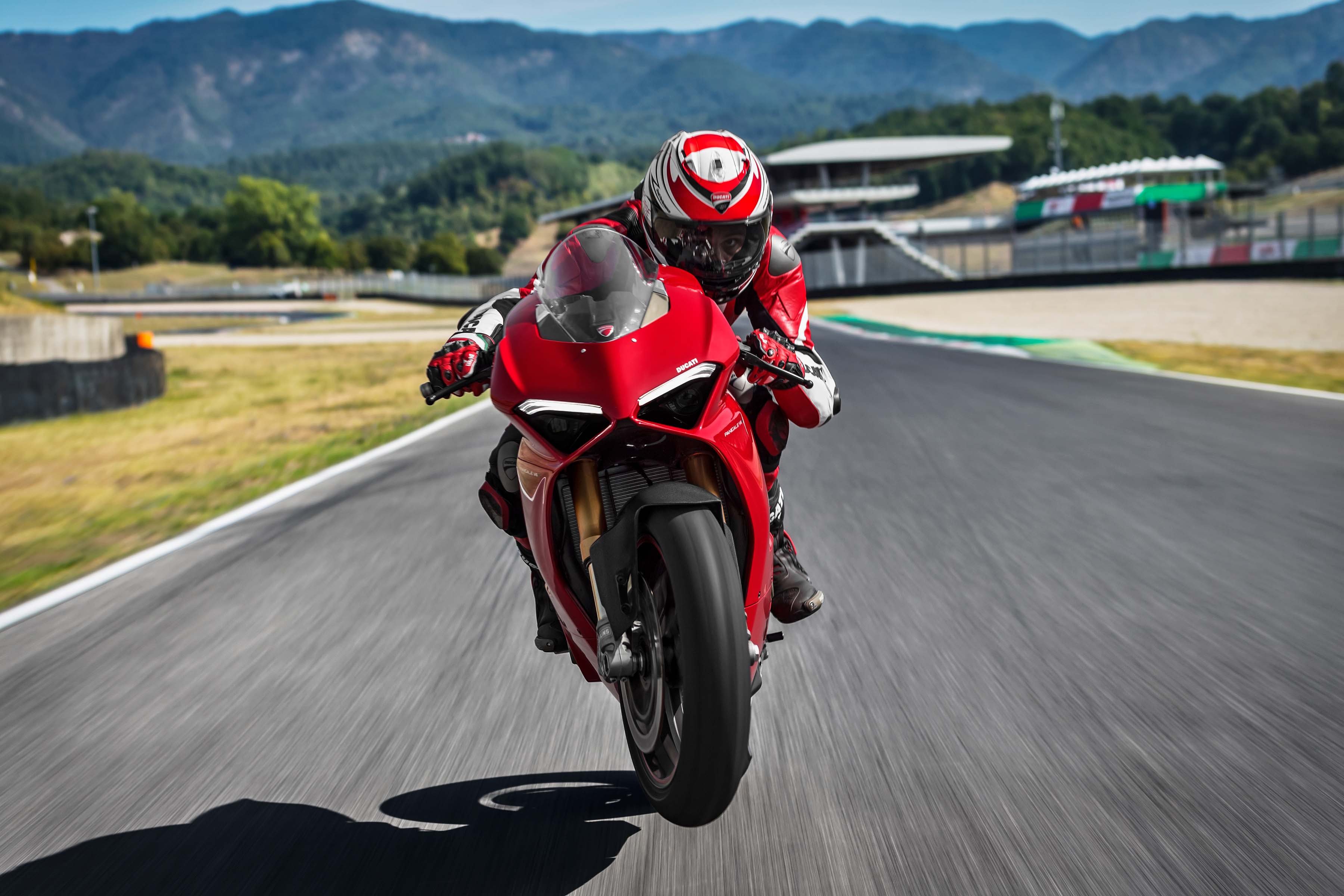 Ducati Panigale V4 Black Wallpapers