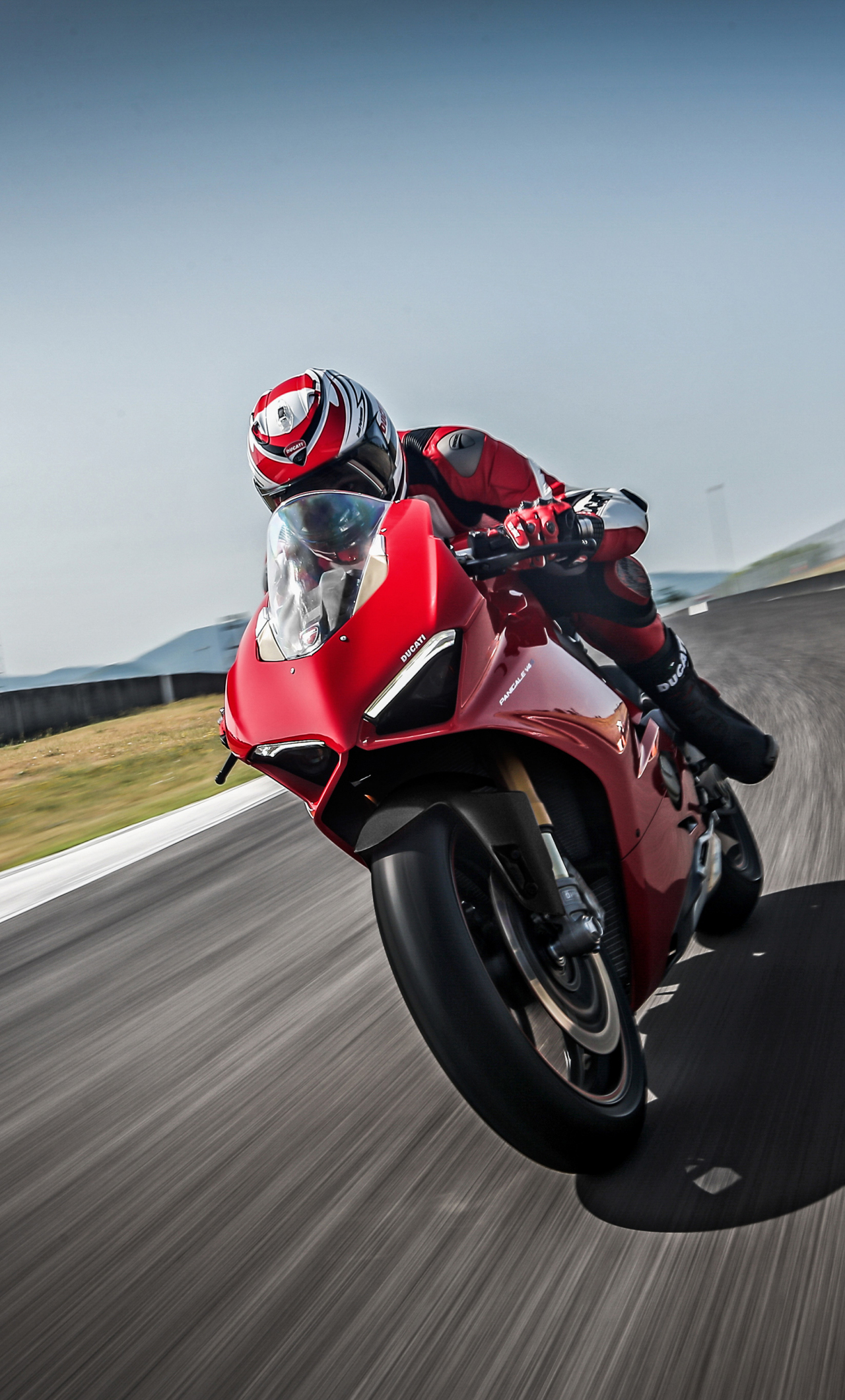 Ducati Panigale V4 Black Wallpapers