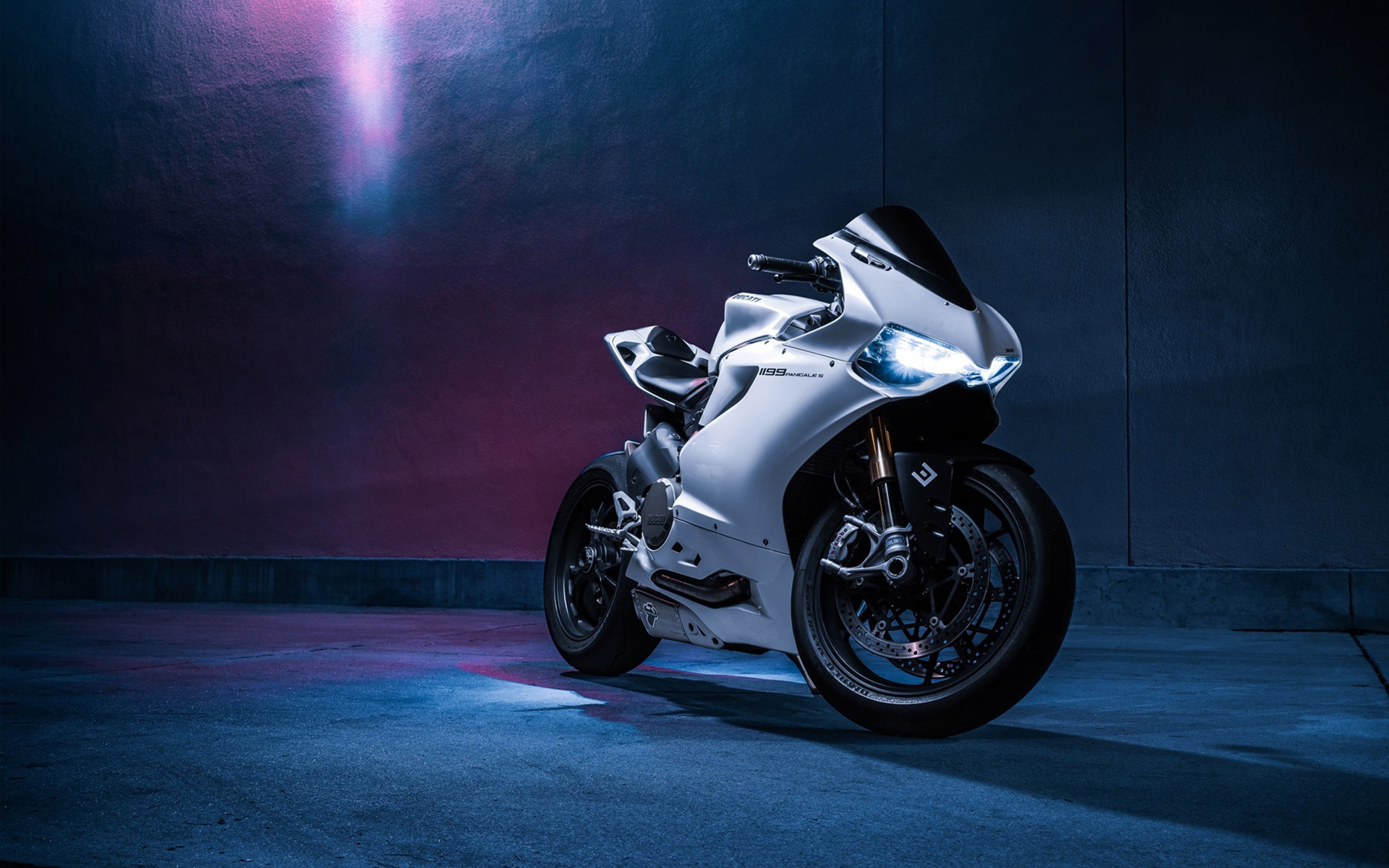 Ducati Panigale V4 Black Wallpapers