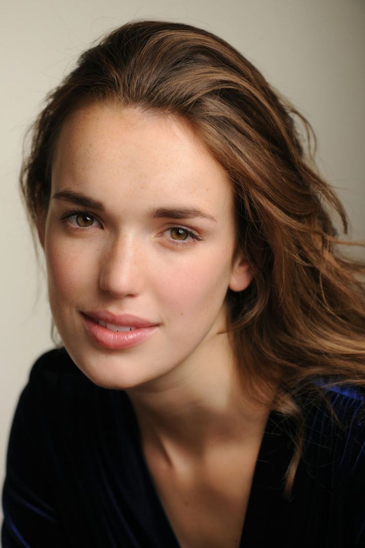 Elizabeth Henstridge 2018 Wallpapers