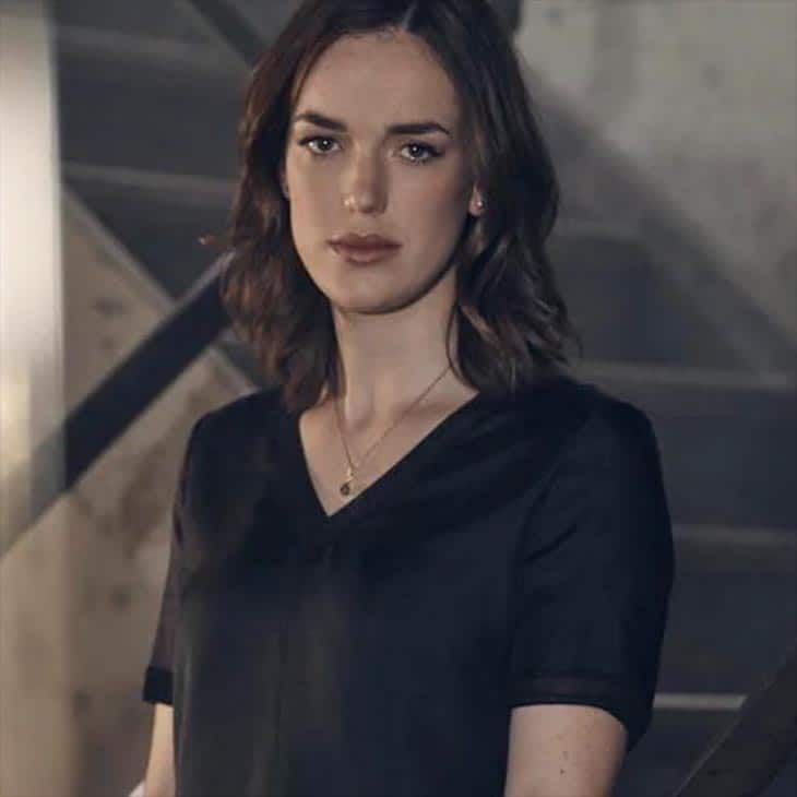 Elizabeth Henstridge Wallpapers