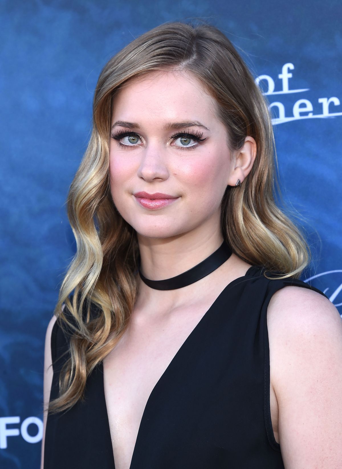 Elizabeth Lail Wallpapers