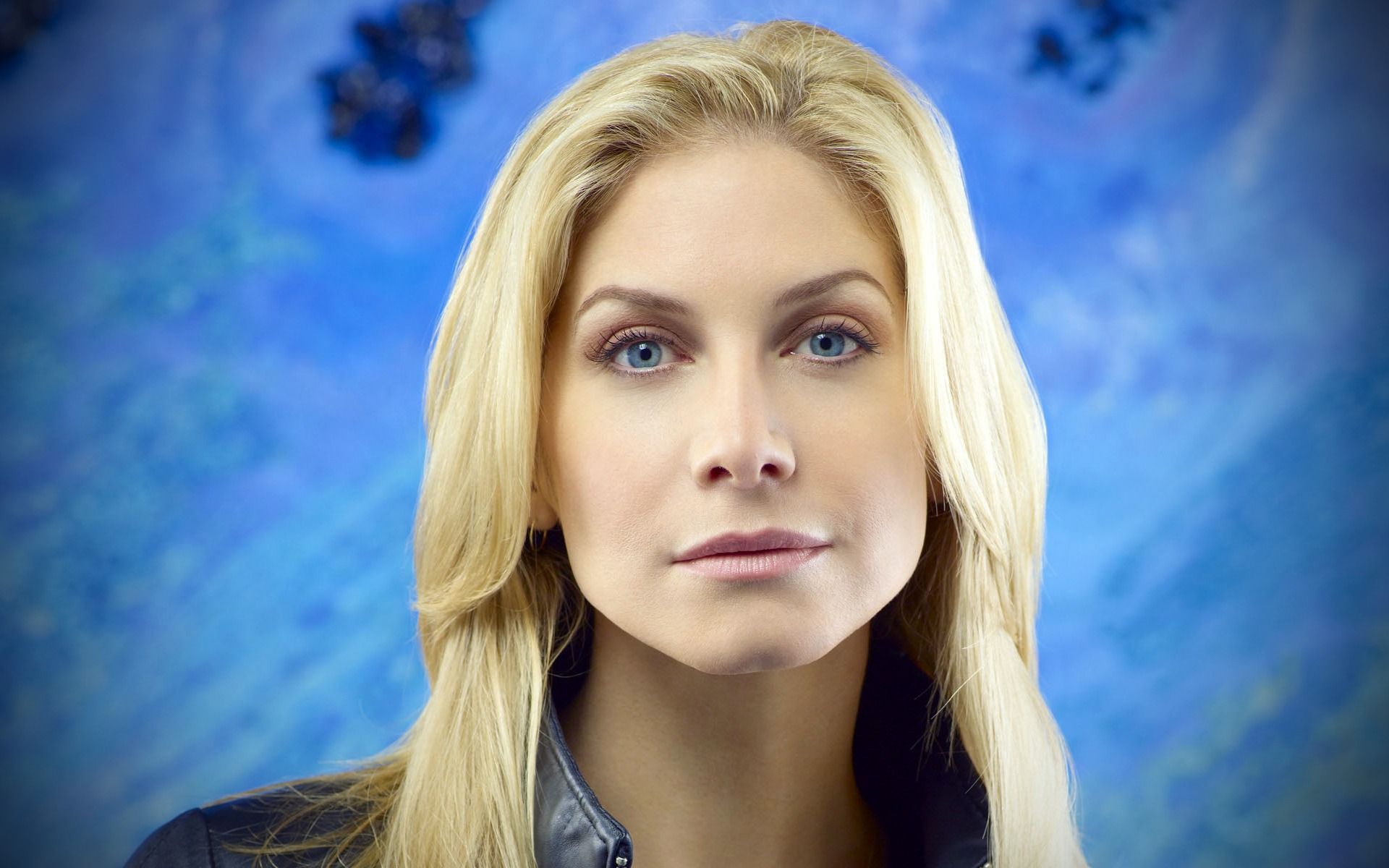 Elizabeth Mitchell Cleavage Wallpapers