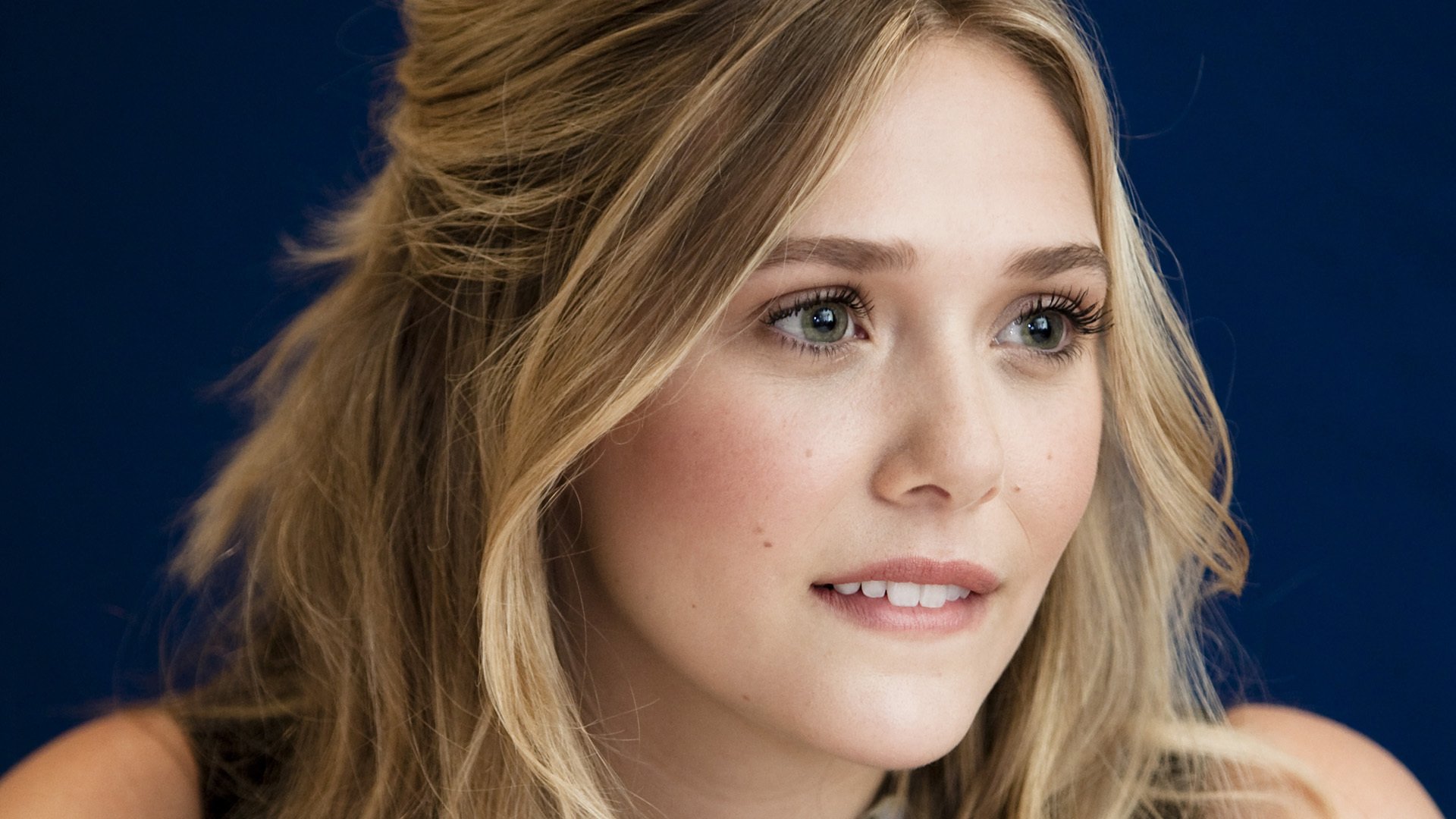 Elizabeth Olsen Portrait 2018 Wallpapers