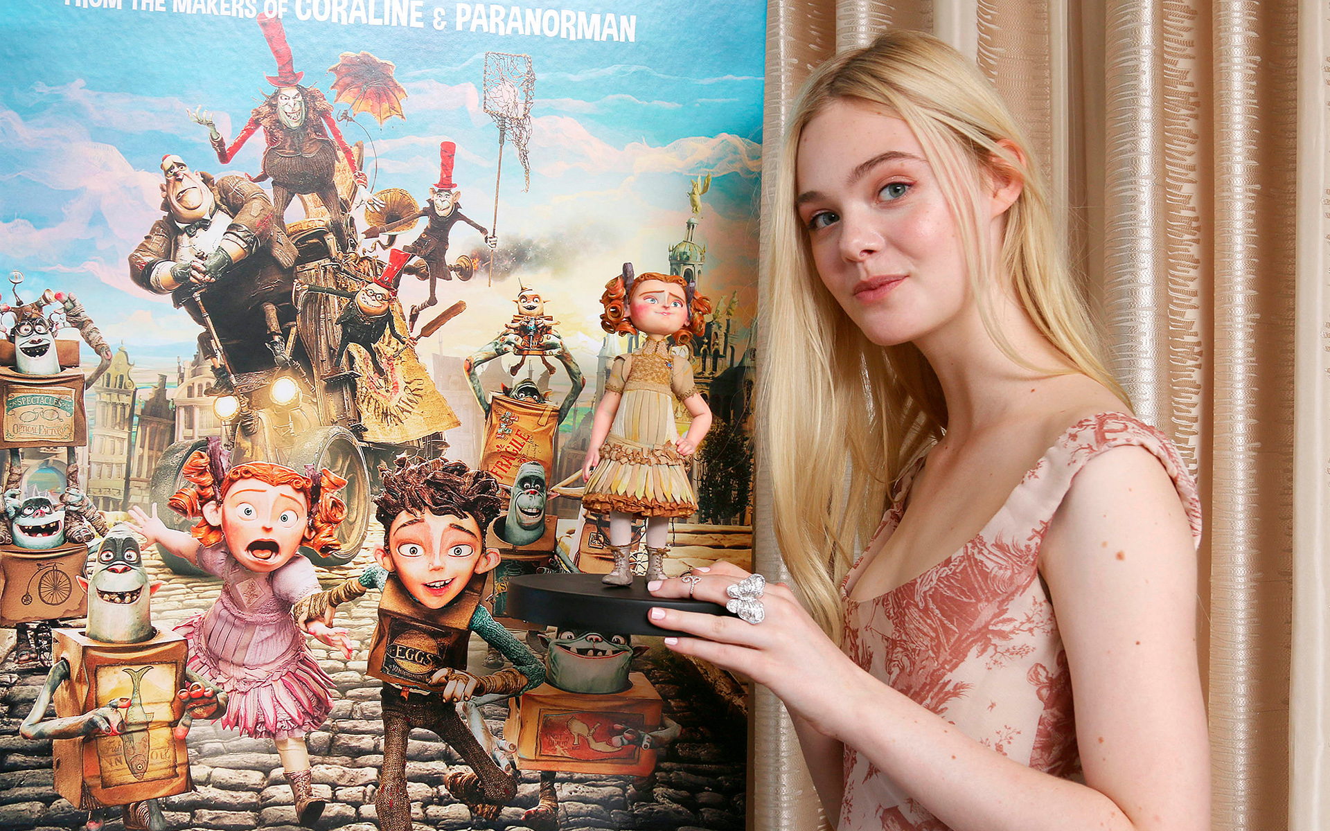 Elle Fanning As Princess Aurora Wallpapers