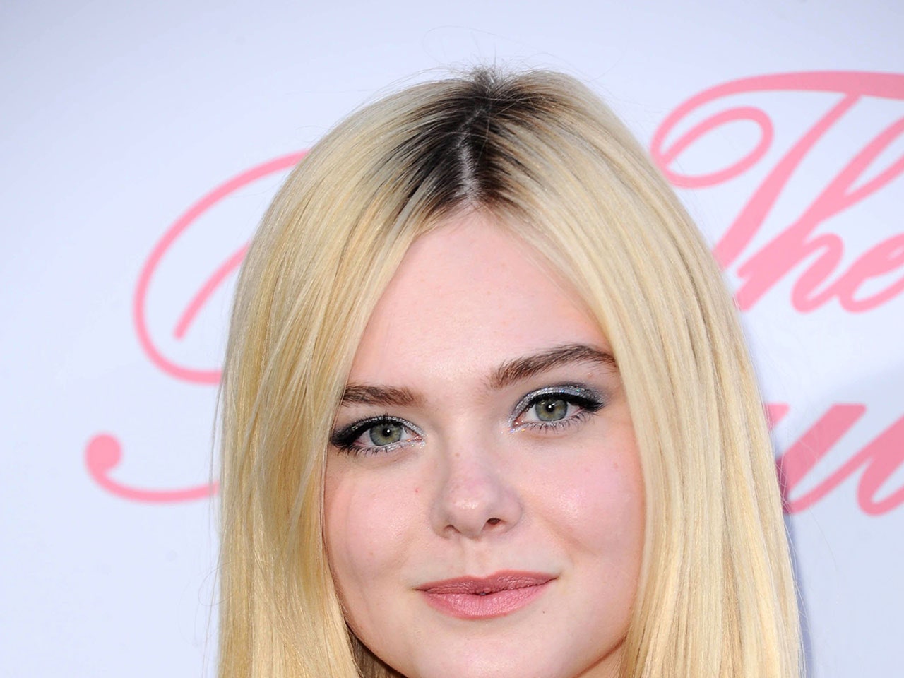 Elle Fanning Beautiful Smile Wallpapers