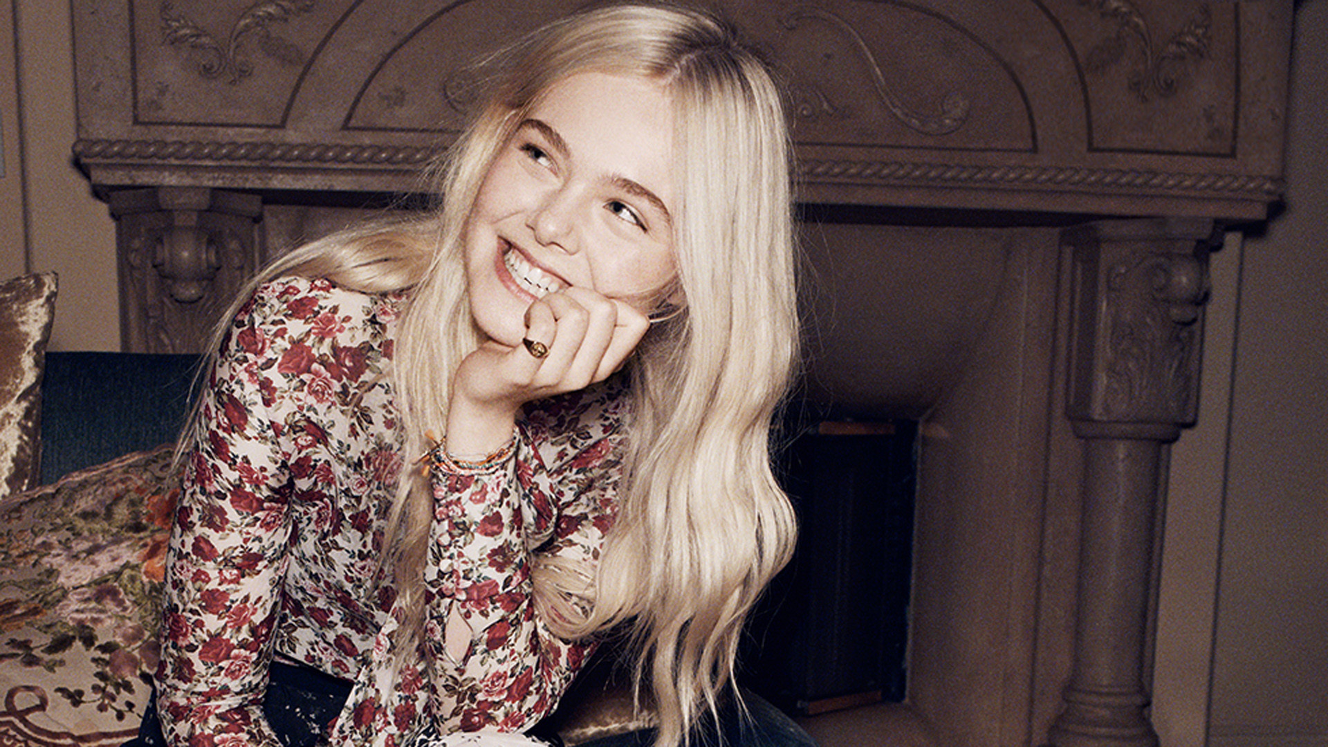 Elle Fanning Laughing Wallpapers