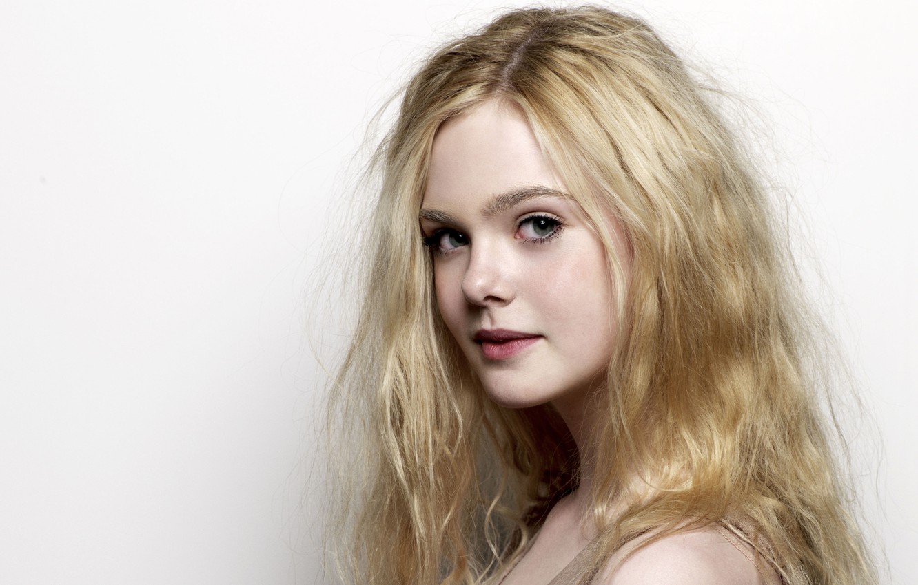 Elle Fanning Stunning Portrait Wallpapers