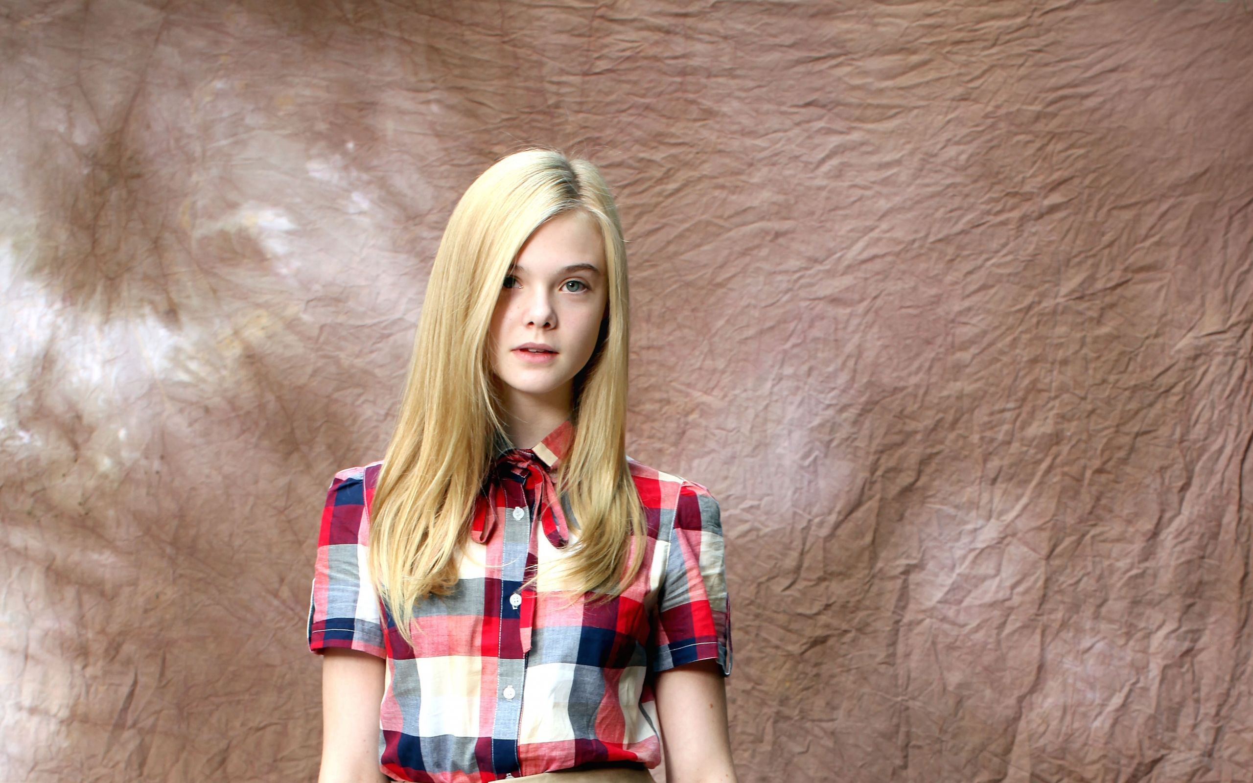 Elle Fanning Stunning Portrait Wallpapers